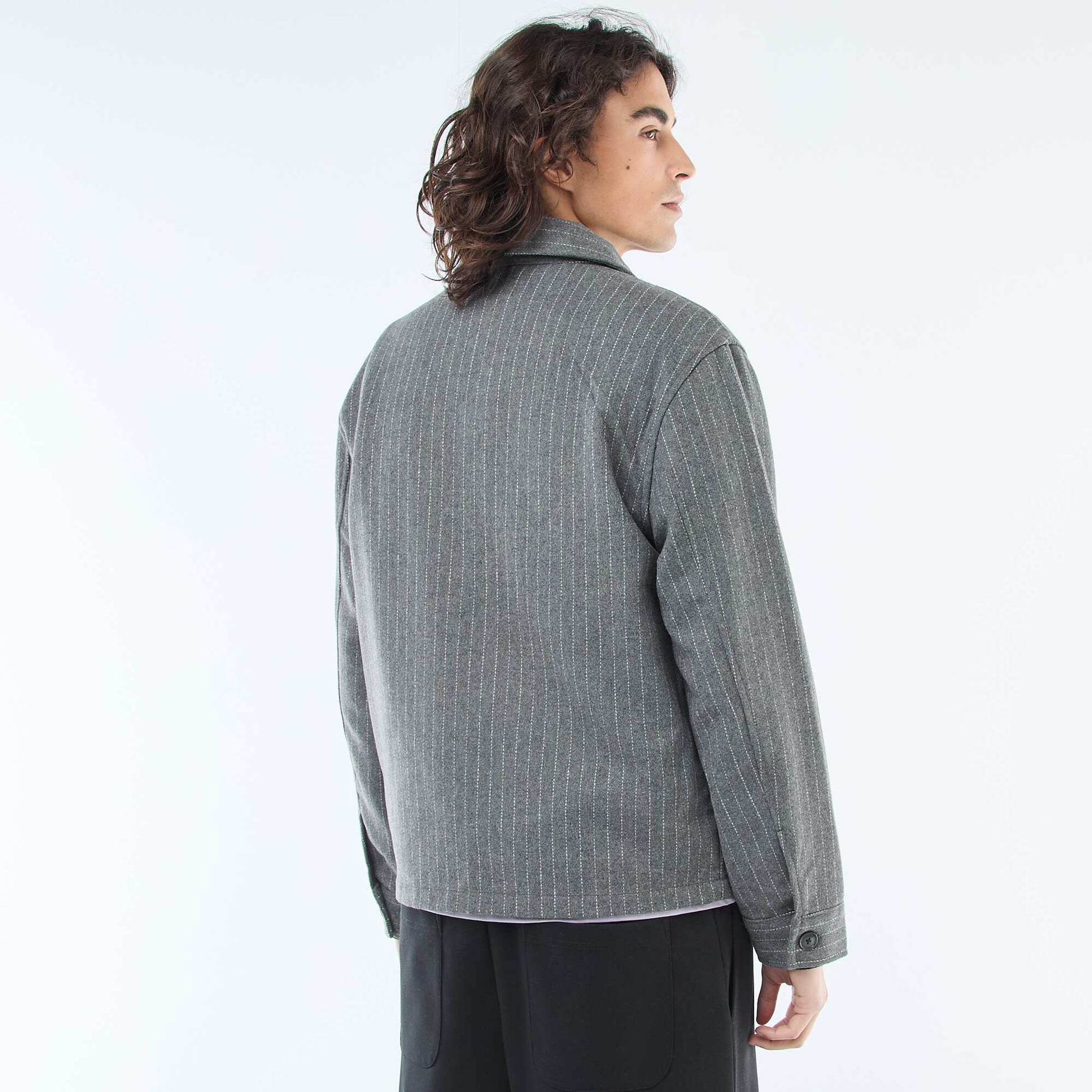 Sobrecamisa lisa cálida con bolsillos de solapa GRIS