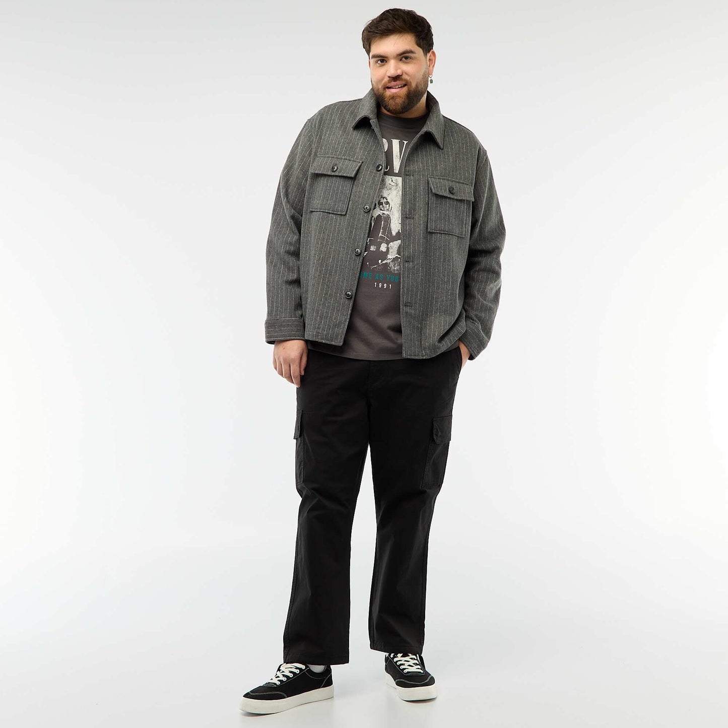 Sobrecamisa con abertura abotonada y bolsillos con solapa GRIS
