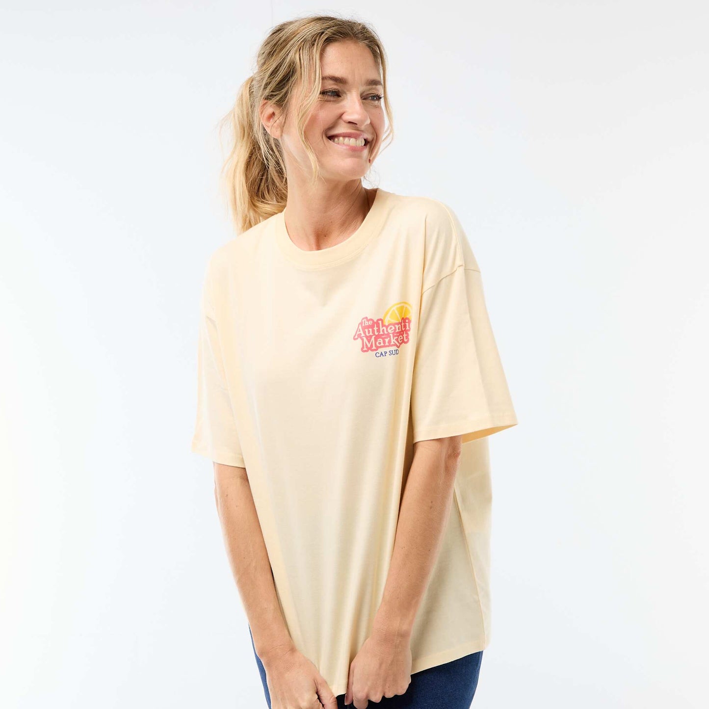 Camiseta oversize con mensaje AMARILLO