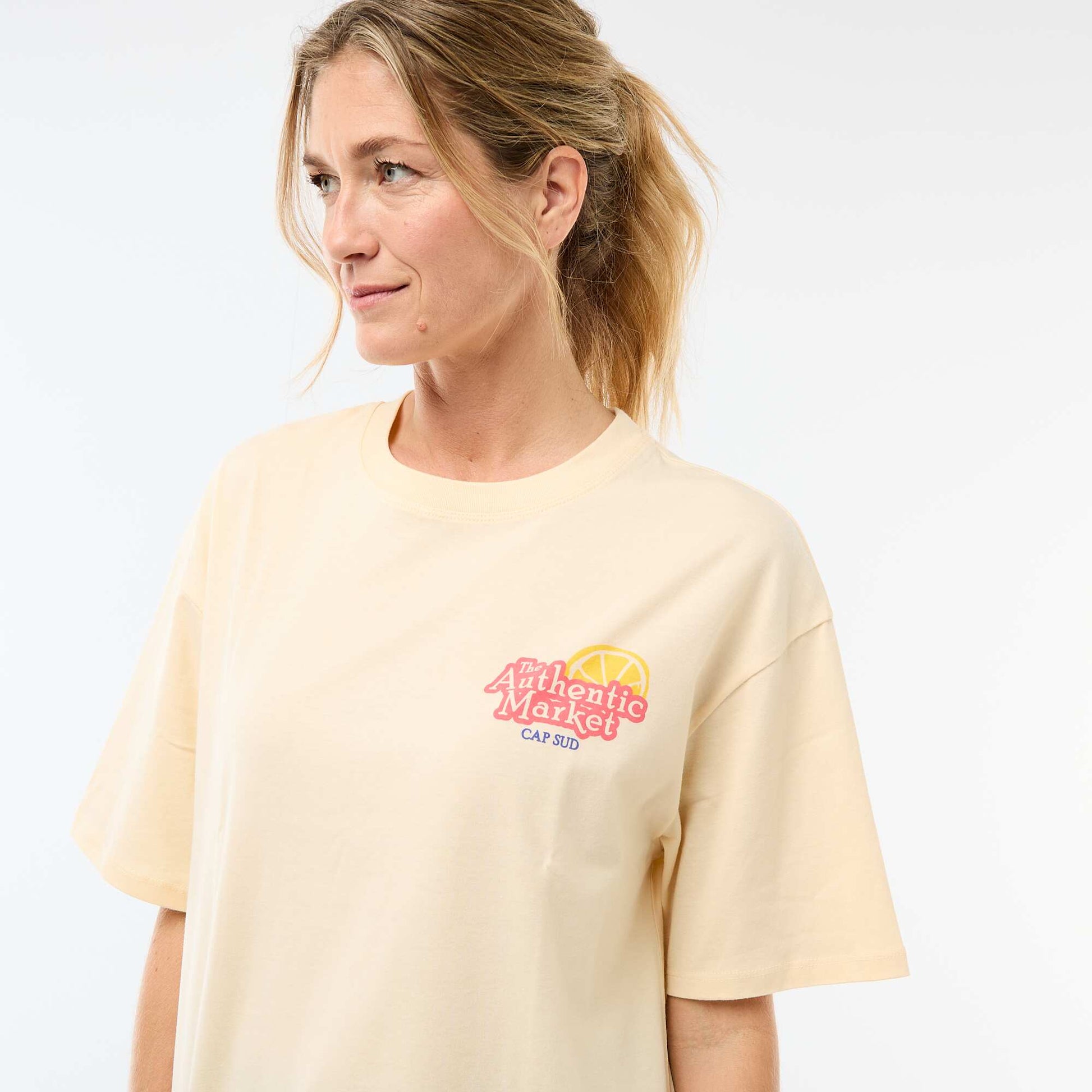 Camiseta oversize con mensaje AMARILLO
