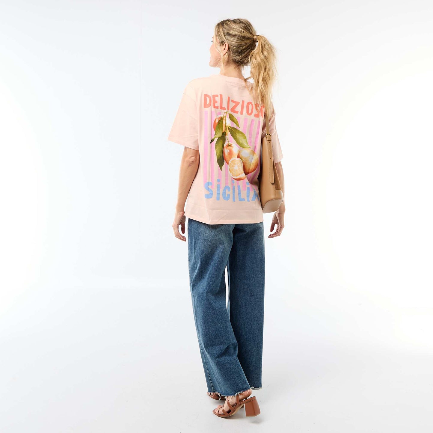 Camiseta oversize con mensaje BLANCO