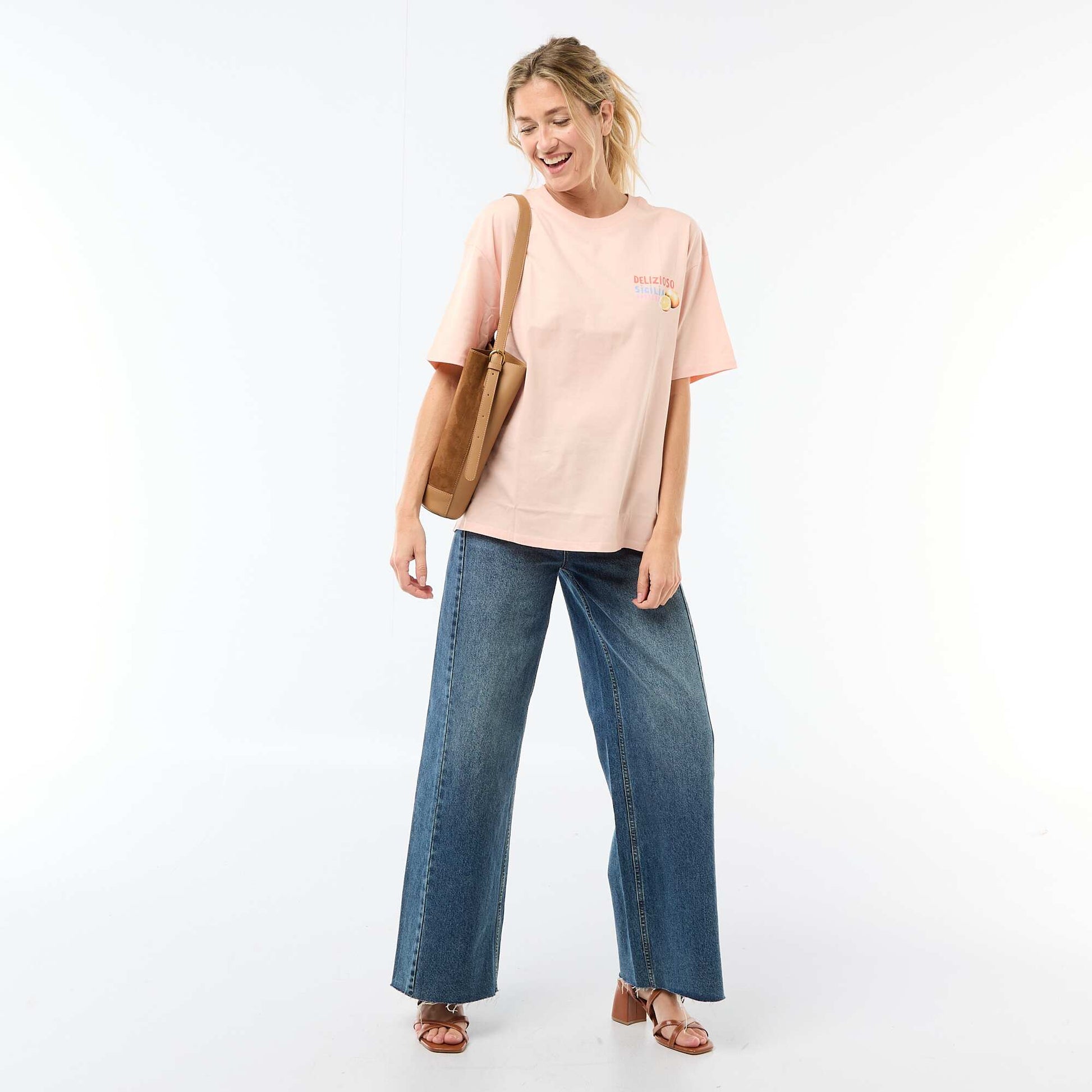 Camiseta oversize con mensaje BLANCO