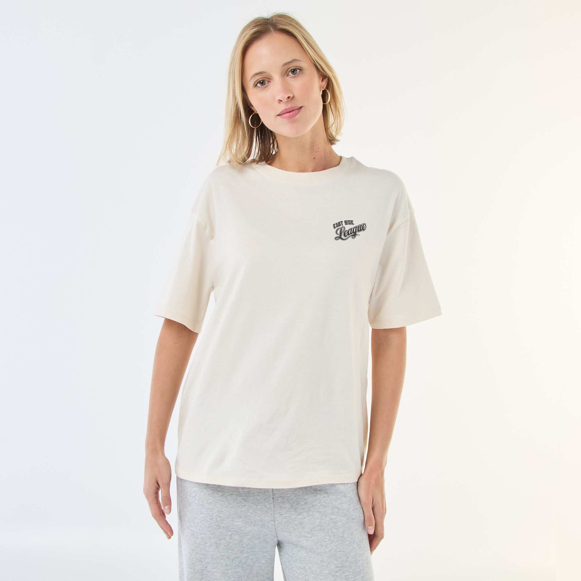 Camiseta oversize con mensaje BLANCO