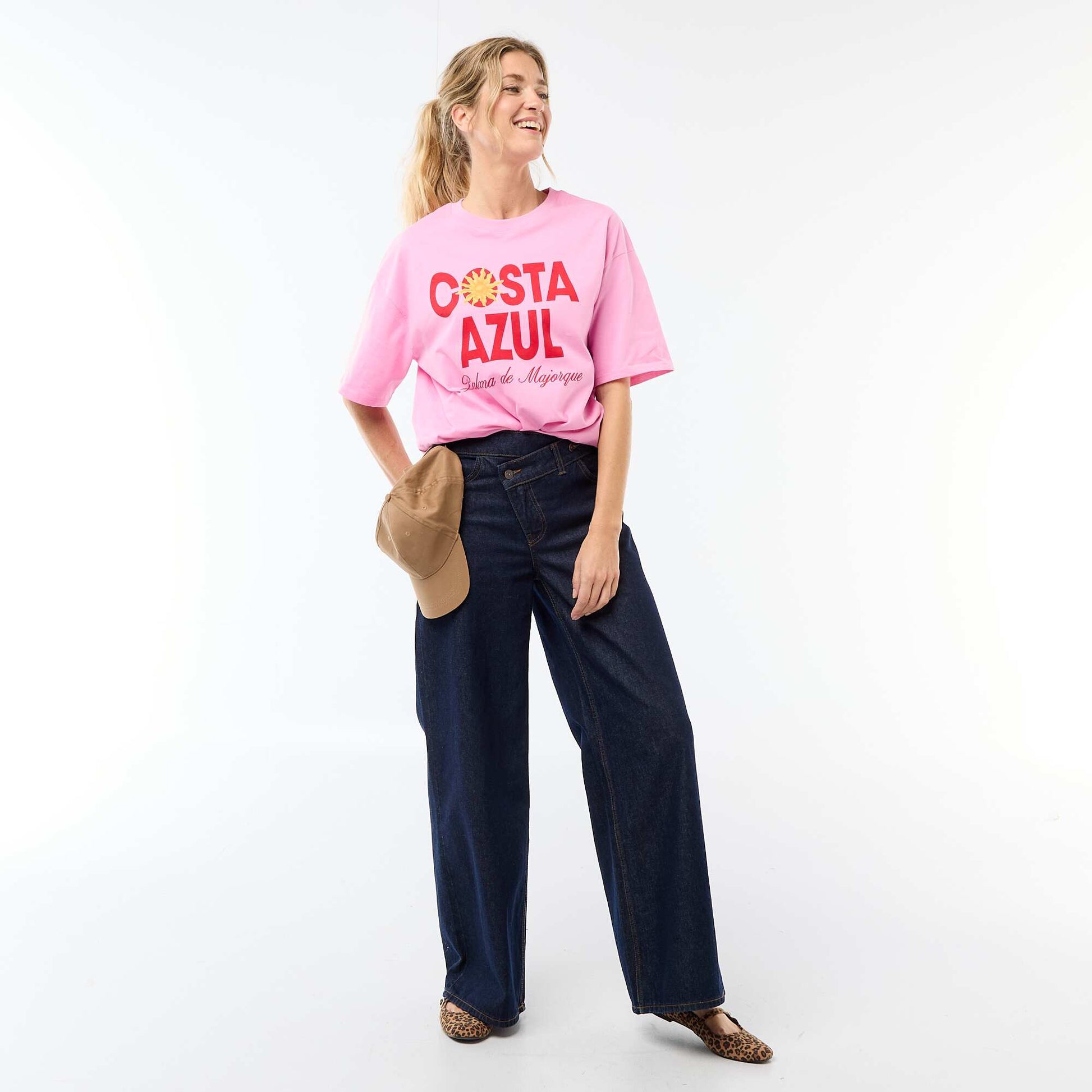 Camiseta oversize con mensaje ROSA