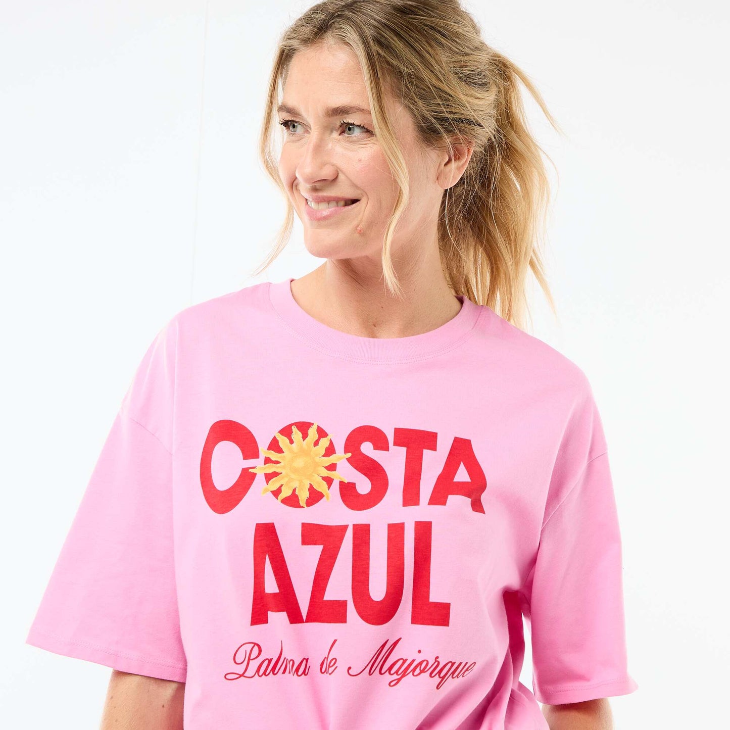 Camiseta oversize con mensaje ROSA