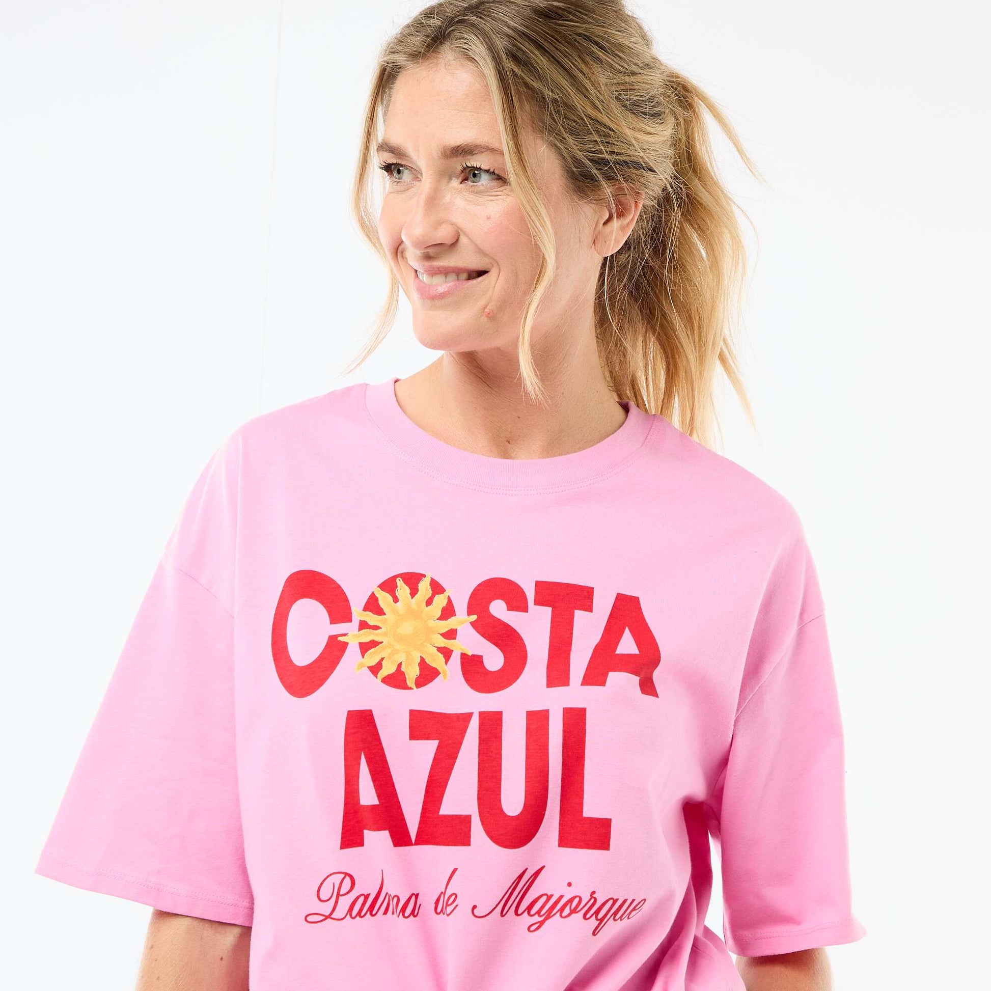 Camiseta oversize con mensaje ROSA