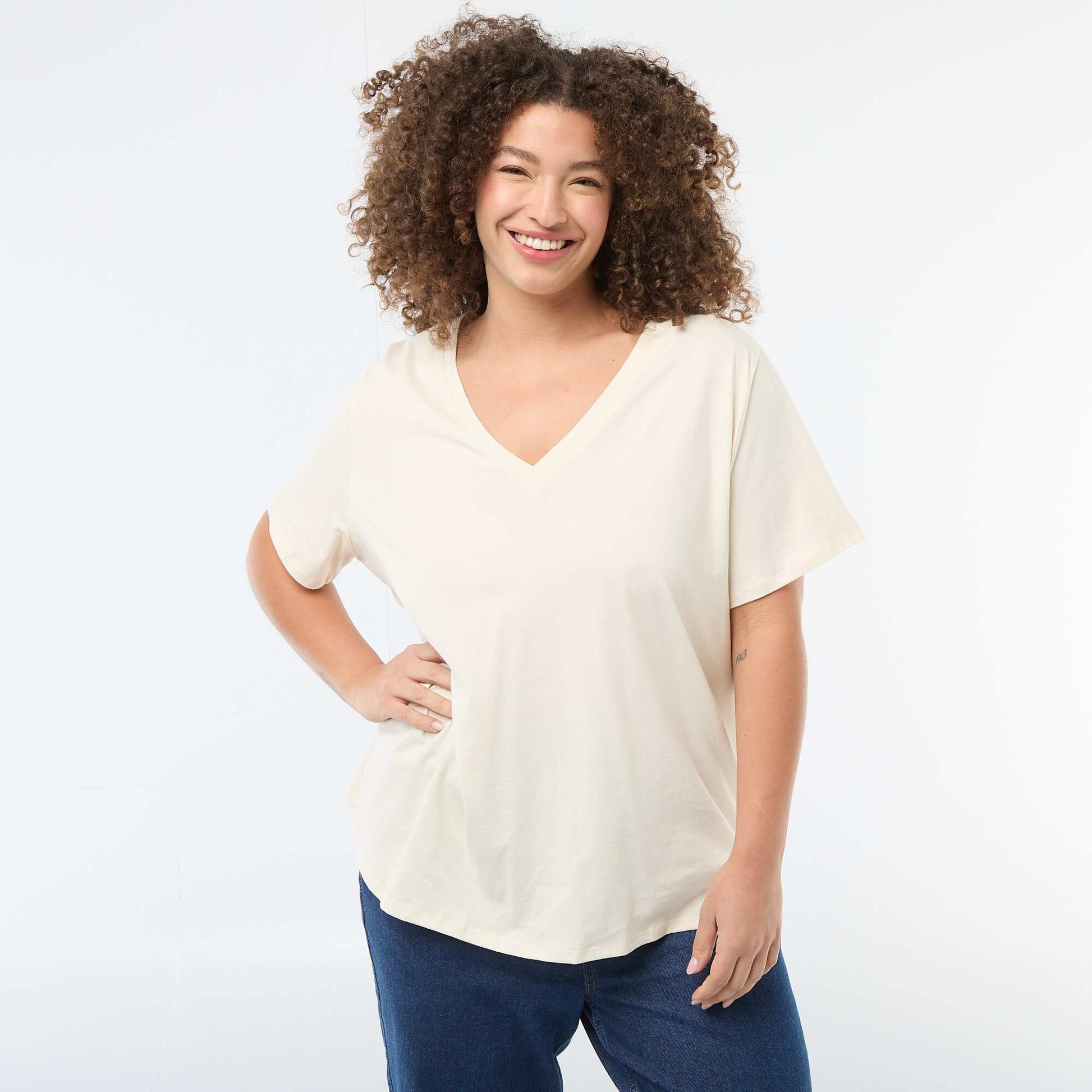 Camiseta básica de manga corta y cuello en pico BLANCO