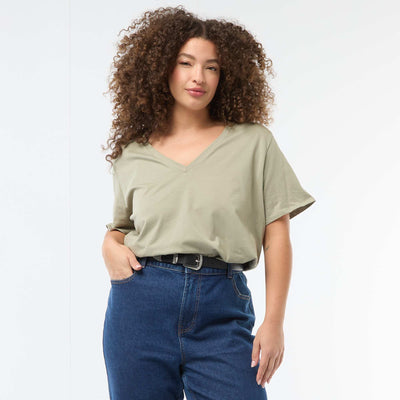 Camiseta básica de manga corta y cuello en pico VERDE