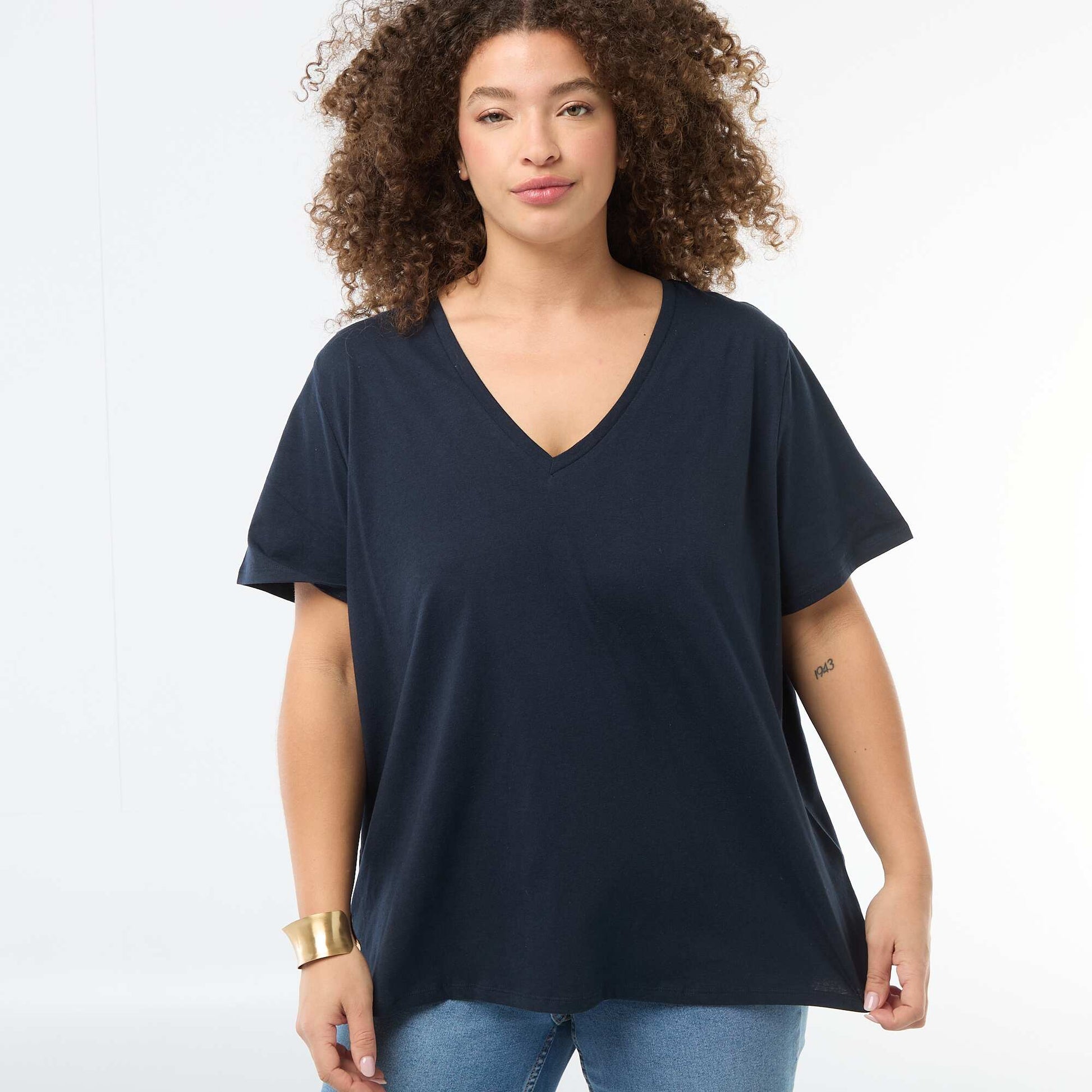 Camiseta básica de manga corta y cuello en pico AZUL