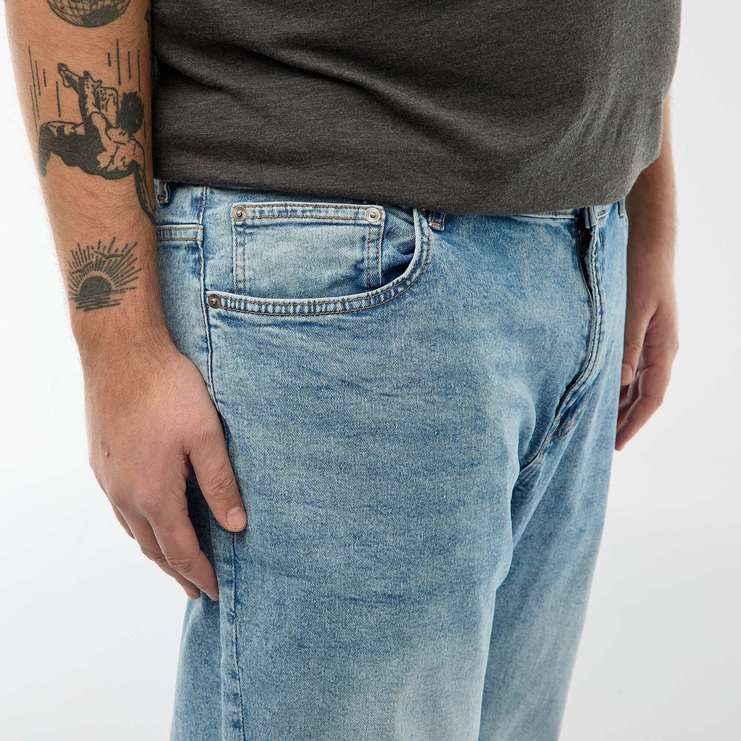 Jean regular / corte recto con 5 bolsillos AZUL