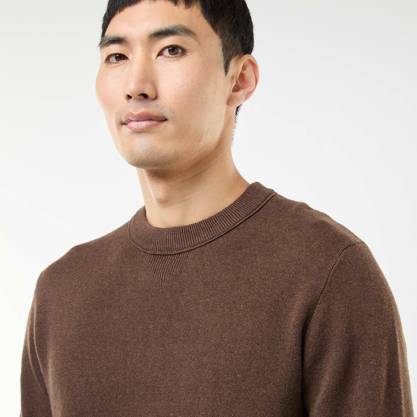 Sweater liso de cuello redondo MARRON