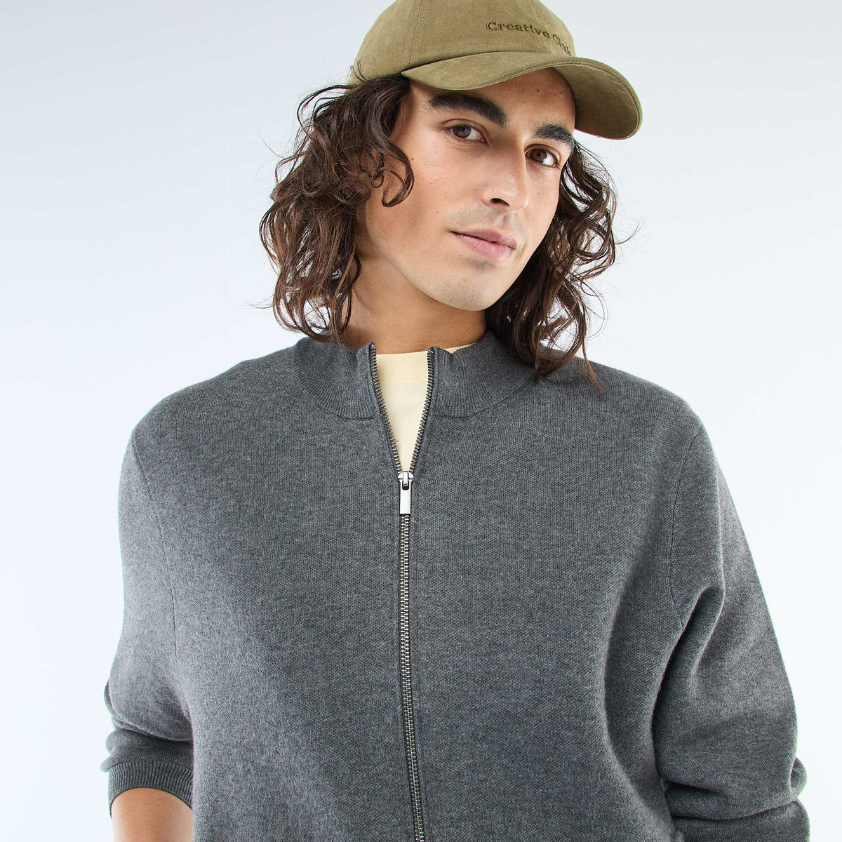 Chaleco cálido con cremallera y cuello alto GRIS