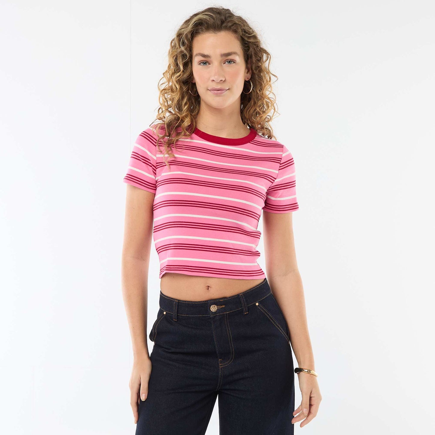 Camiseta estampada de manga corta con diseño ROSA