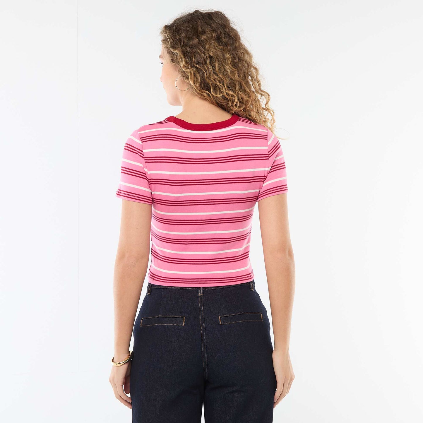 Camiseta estampada de manga corta con diseño ROSA