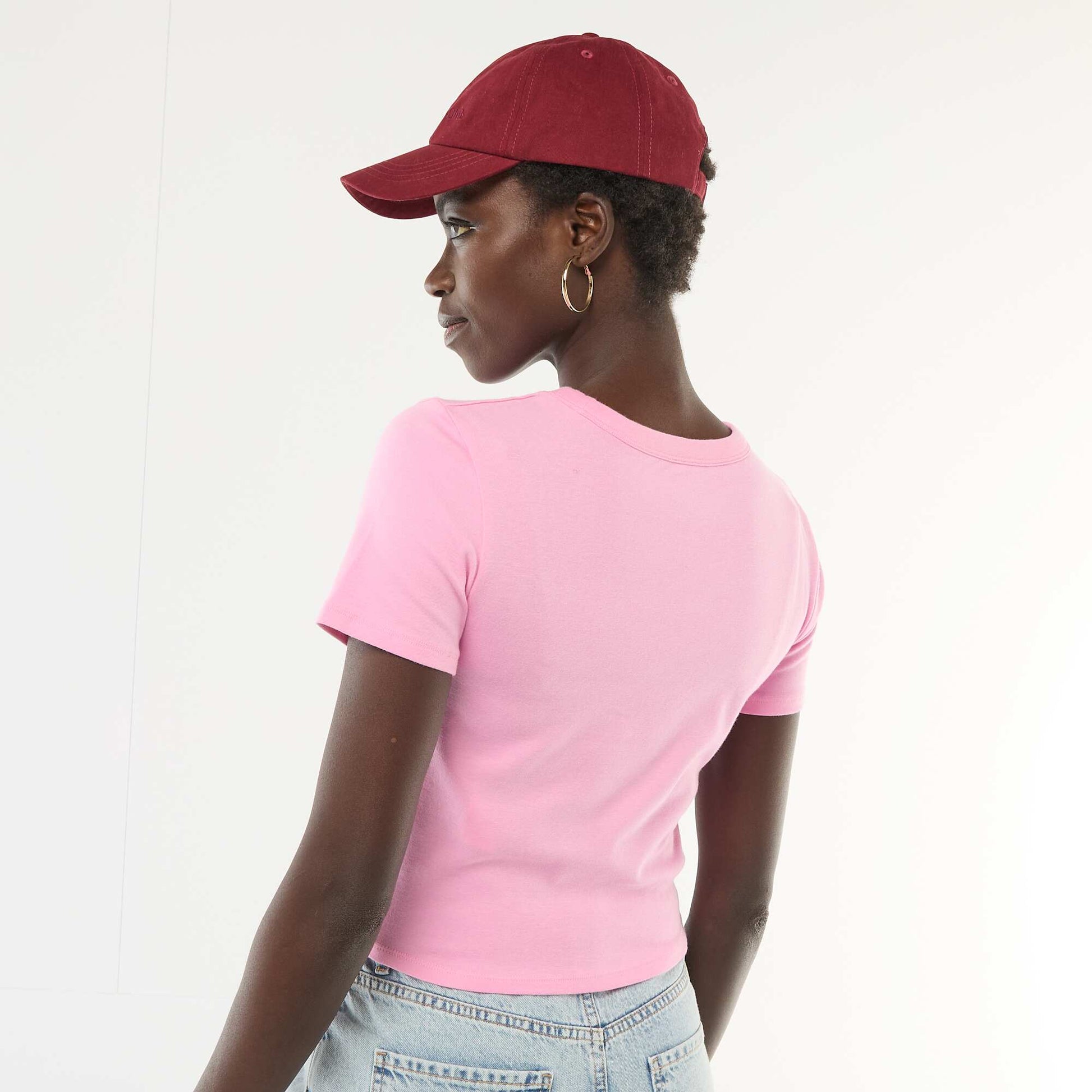 Camiseta estampada de manga corta con diseño ROSA