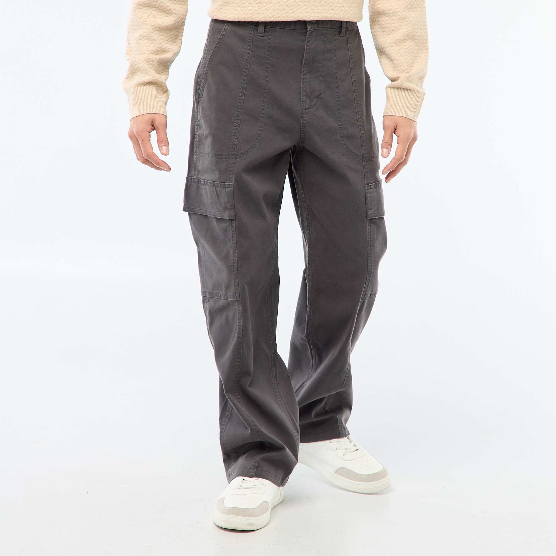 Pantalón multibolsillos liso corte recto / Regular Fit NEGRO