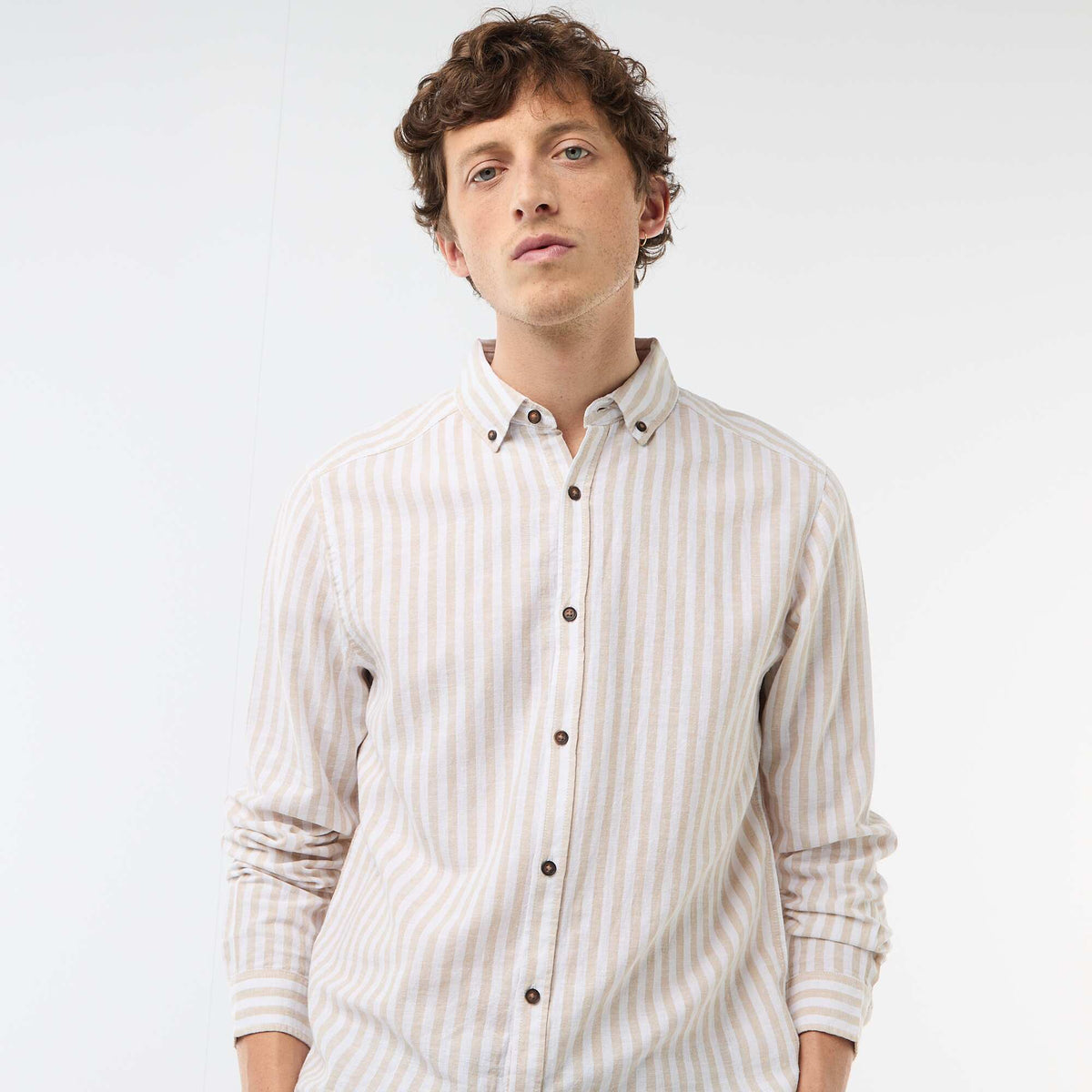 Camisa de lino y algodón a rayas BEIGE