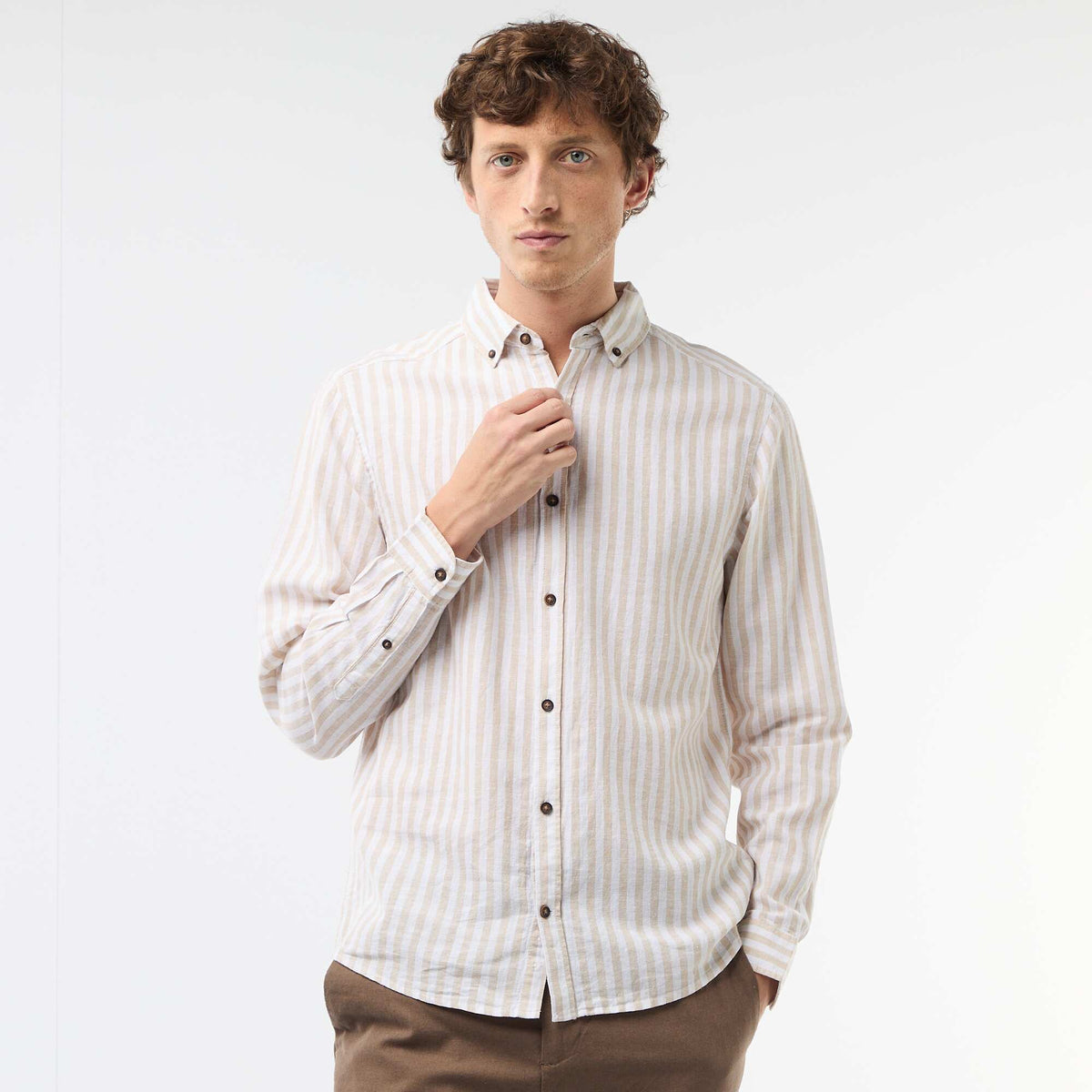 Camisa de lino y algodón a rayas BEIGE