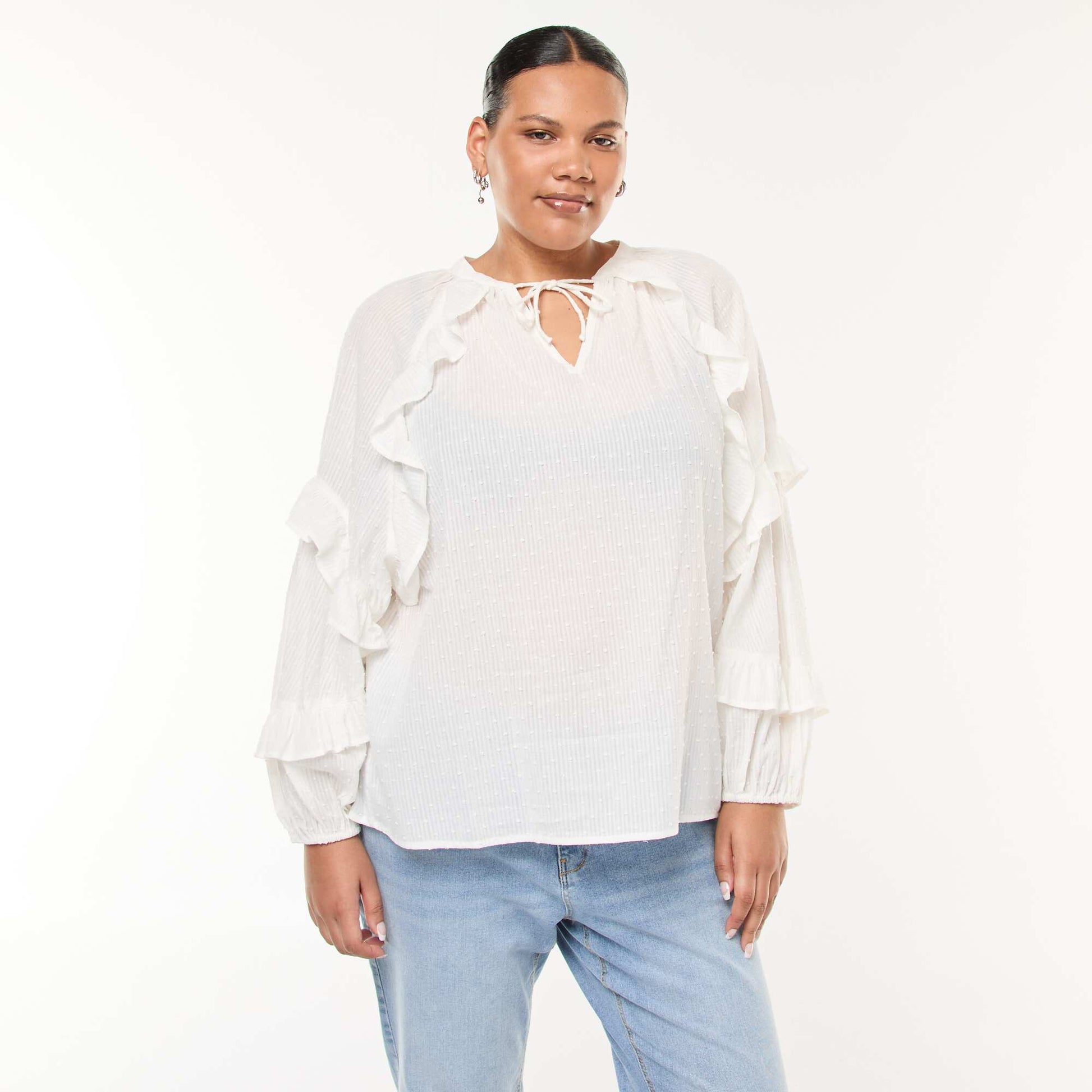 Blusa de plumeti con volante y lazos para anudar al cuello BLANCO