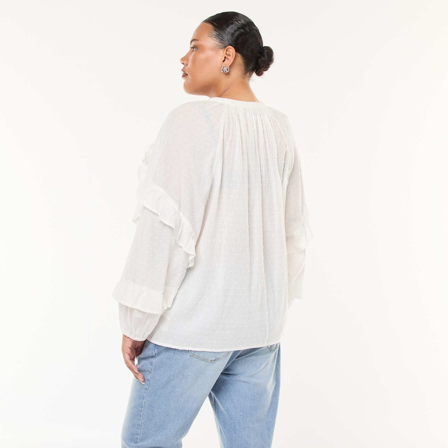 Blusa de plumeti con volante y lazos para anudar al cuello BLANCO
