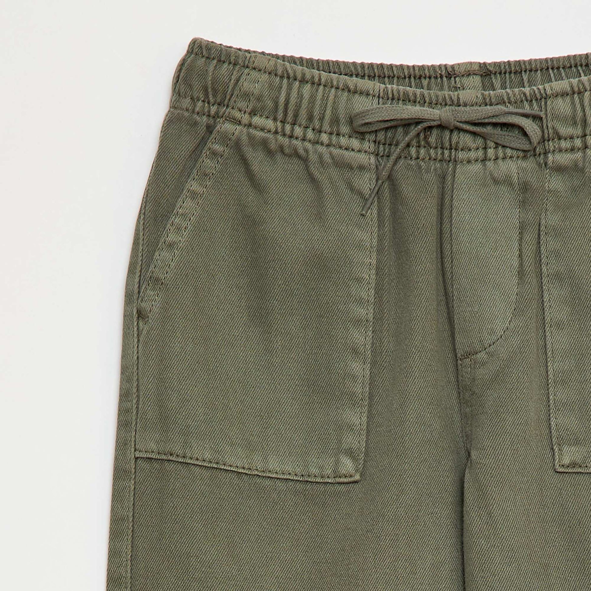 Jogger con cintura elástica y cordón ajustable VERDE