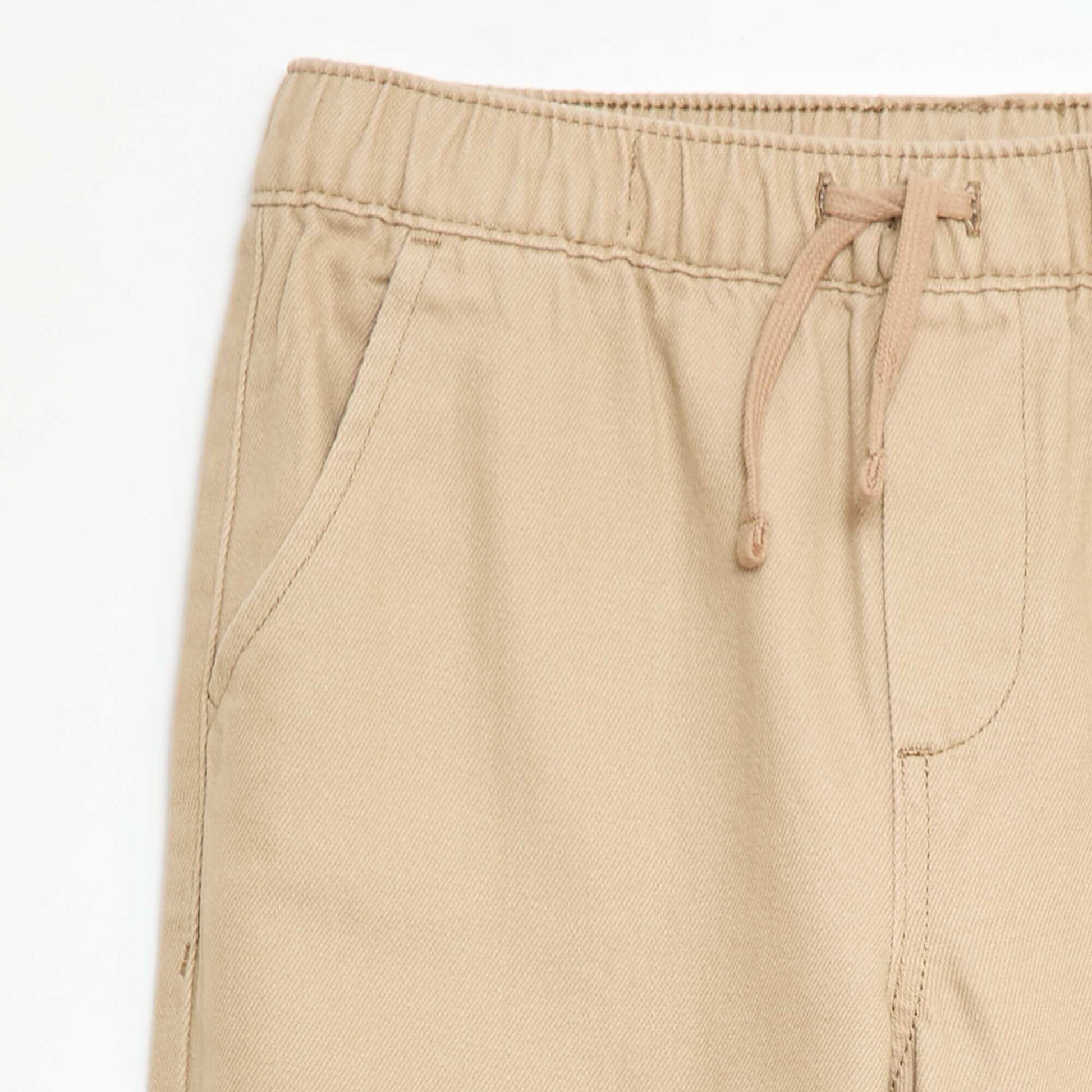 Pantalón estilo jogger BEIGE