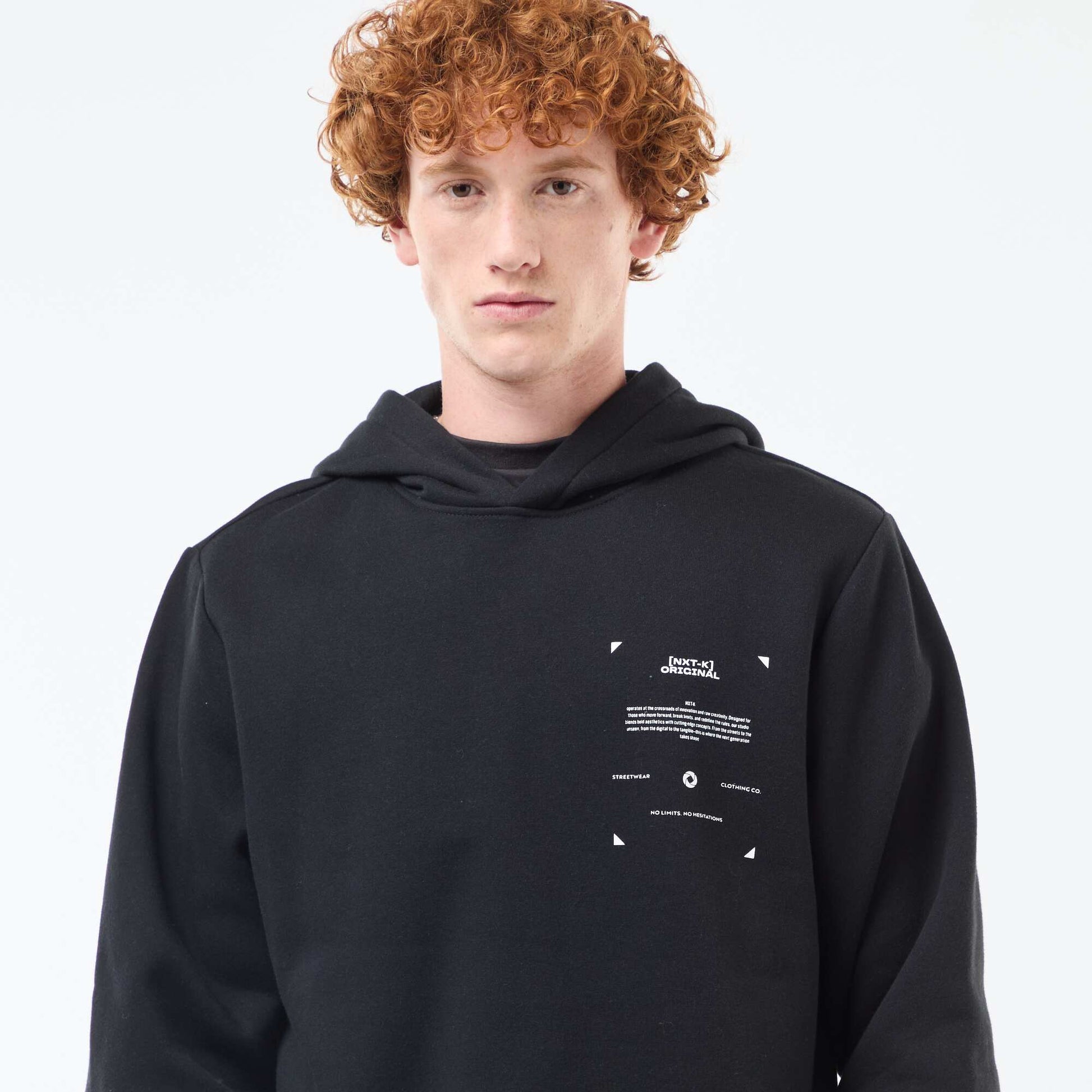 Buzo de felpa con estampado NEGRO