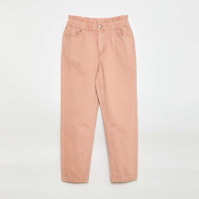 Pantalón jean corte mom con estampado ROSA