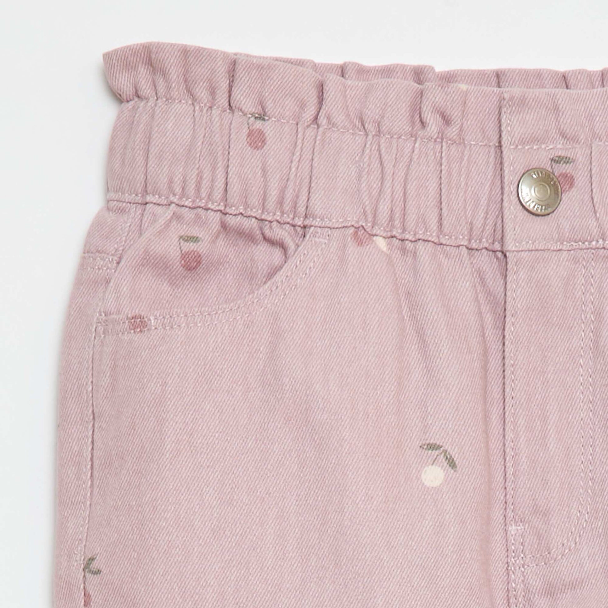 Pantalón jean corte mom con estampado ROSA