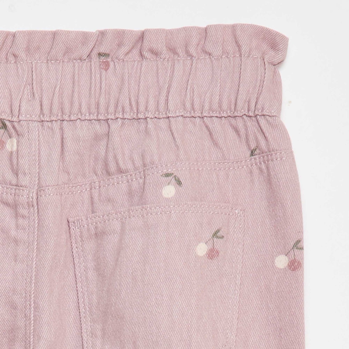 Pantalón jean corte mom con estampado ROSA