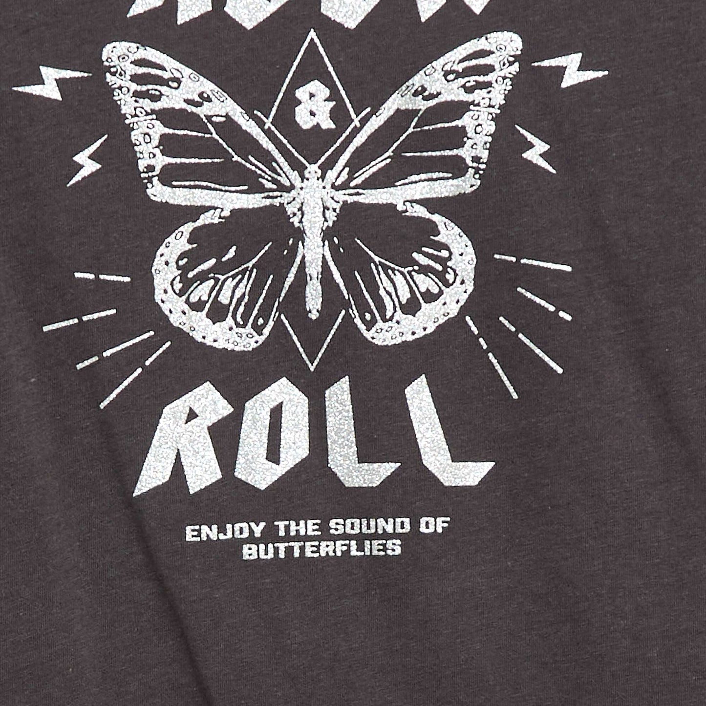 Camiseta estampada con fantasía NEGRO