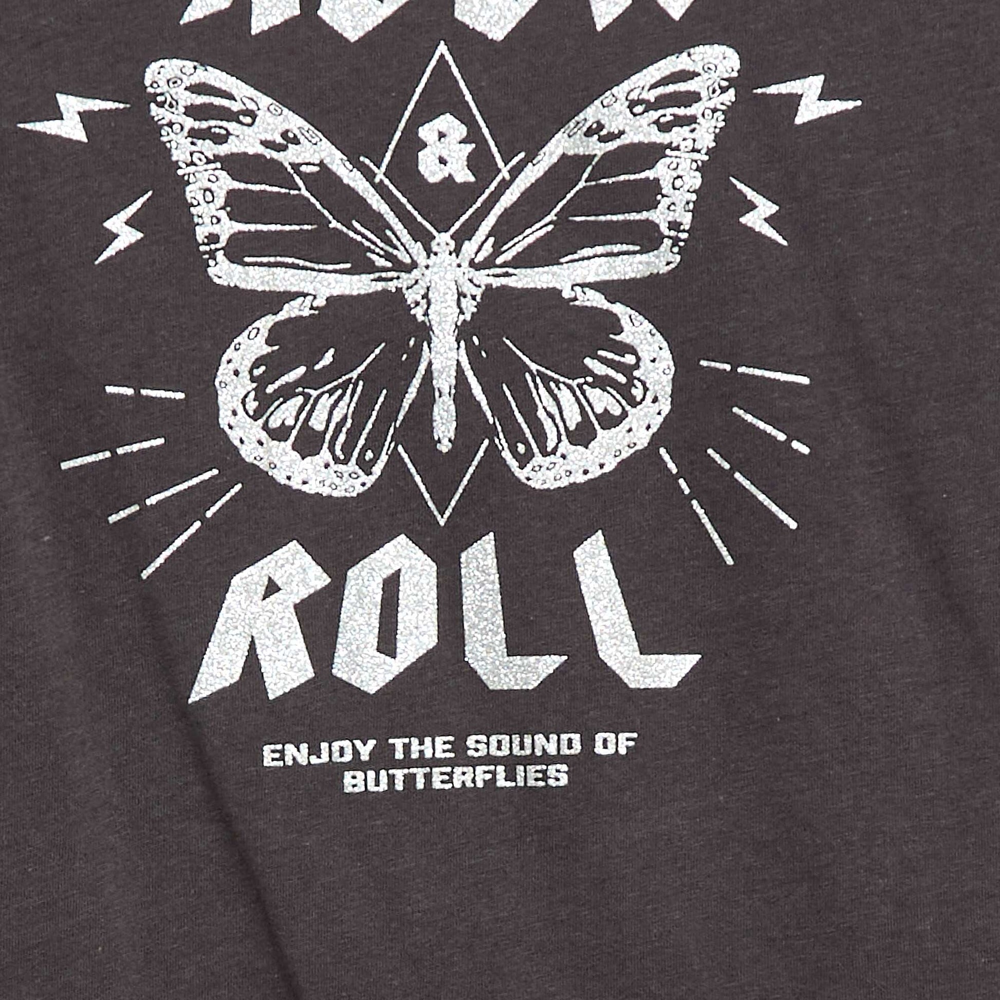 Camiseta estampada con fantasía NEGRO