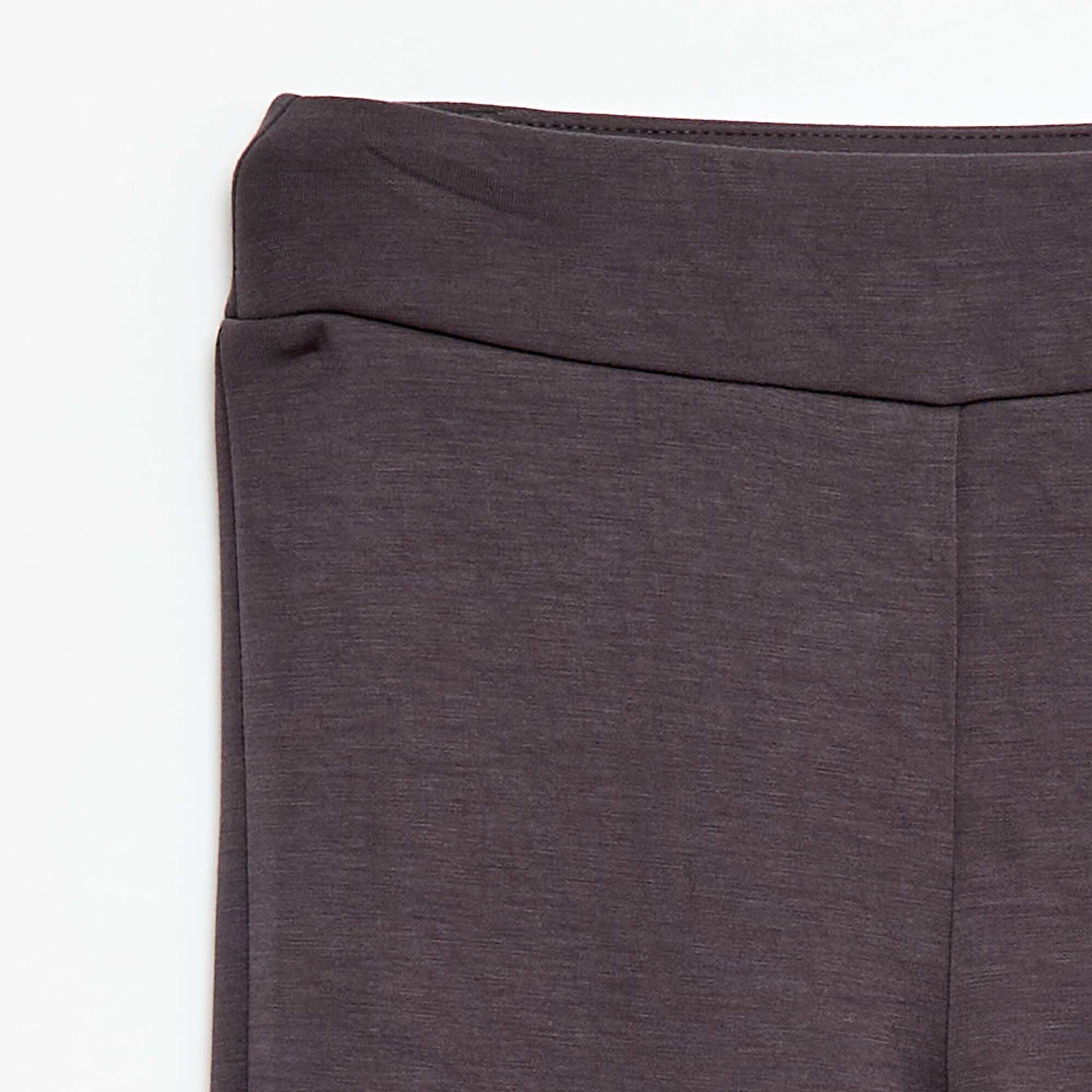 Pantalón deportivo corte flare NEGRO