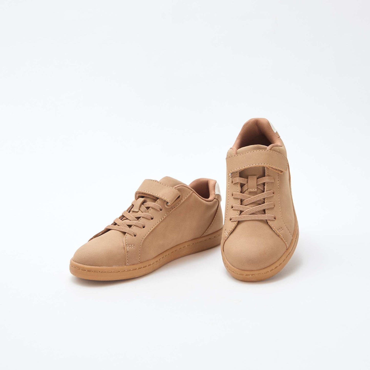 Zapatillas bajas de ante sintético con velcro MARRON