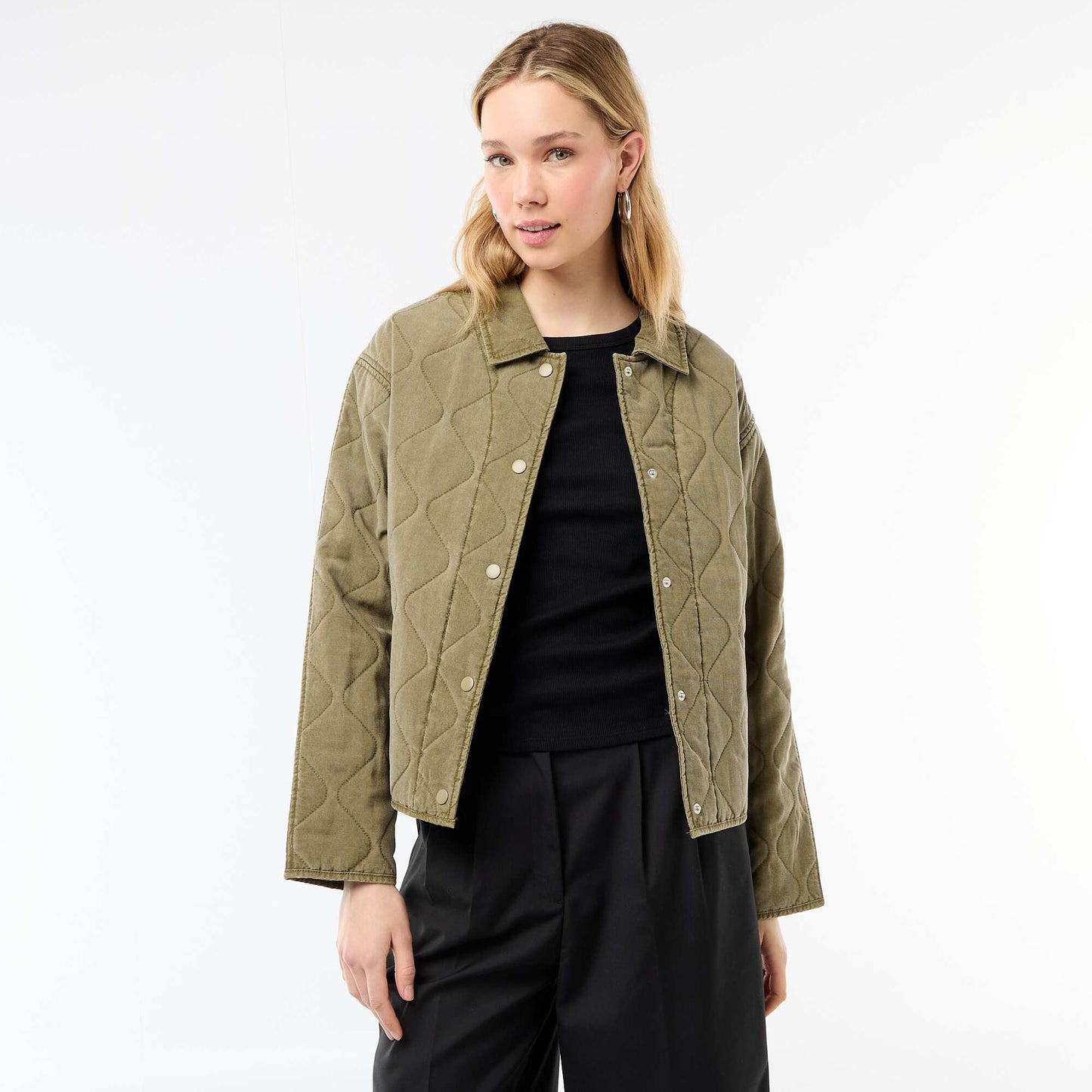 Chaqueta acolchada lisa con cuello camisero KAKI