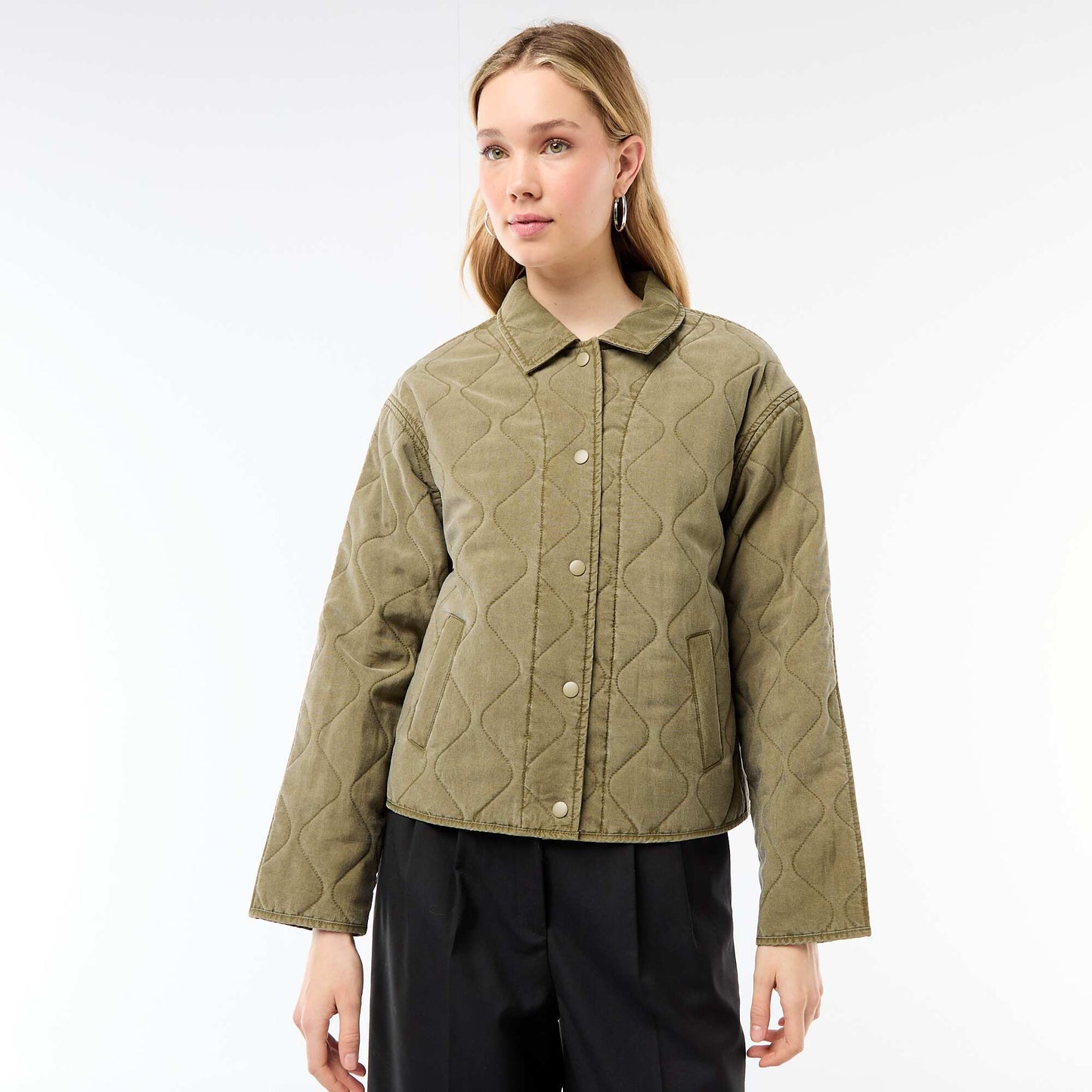 Chaqueta acolchada lisa con cuello camisero KAKI