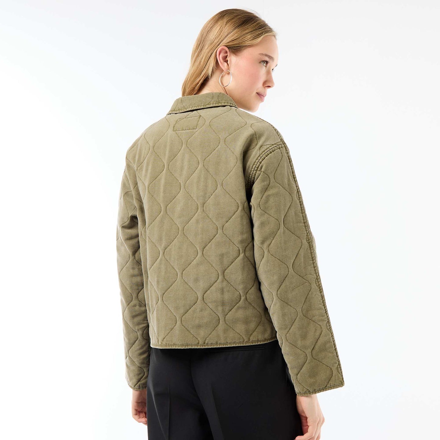 Chaqueta acolchada lisa con cuello camisero KAKI