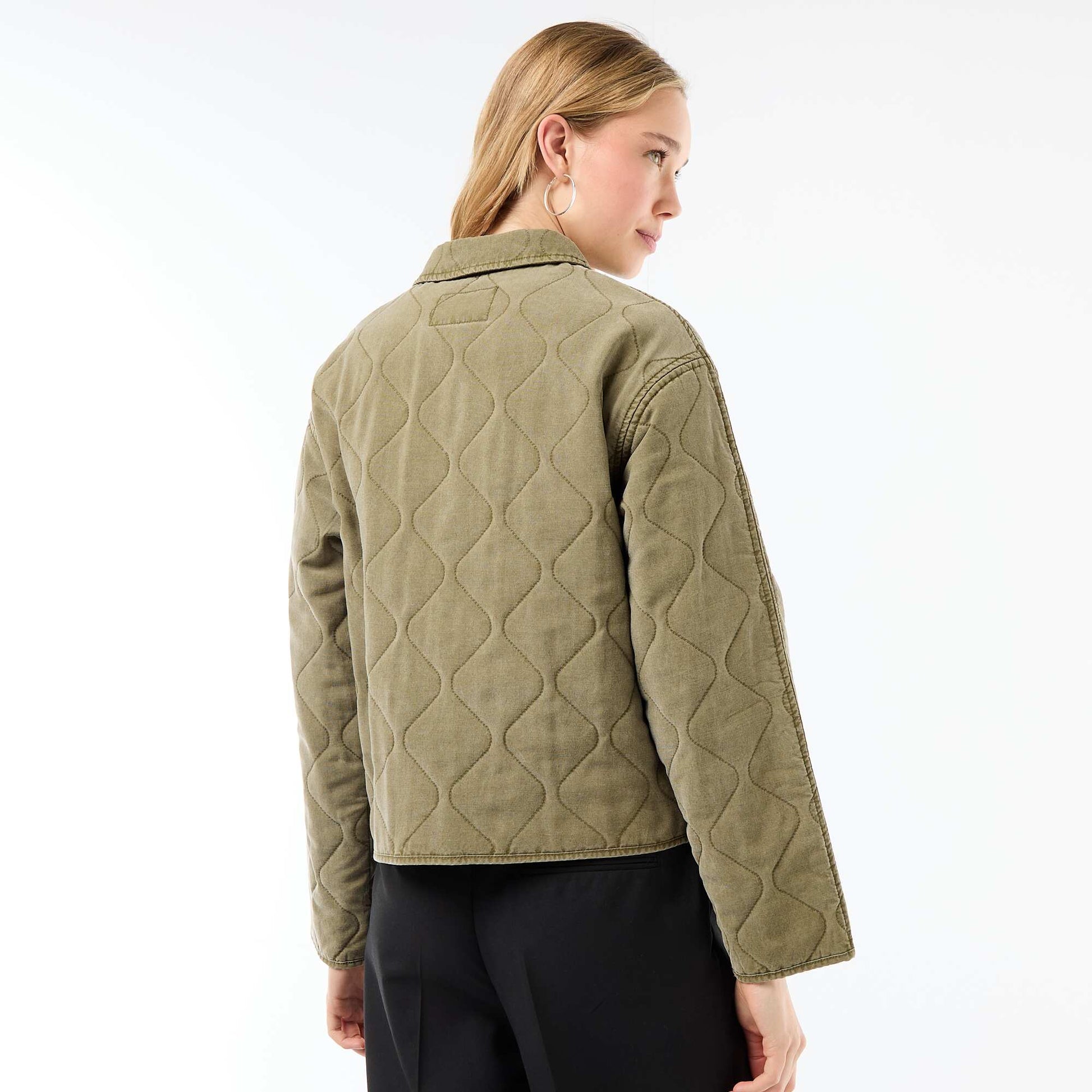 Chaqueta acolchada lisa con cuello camisero KAKI