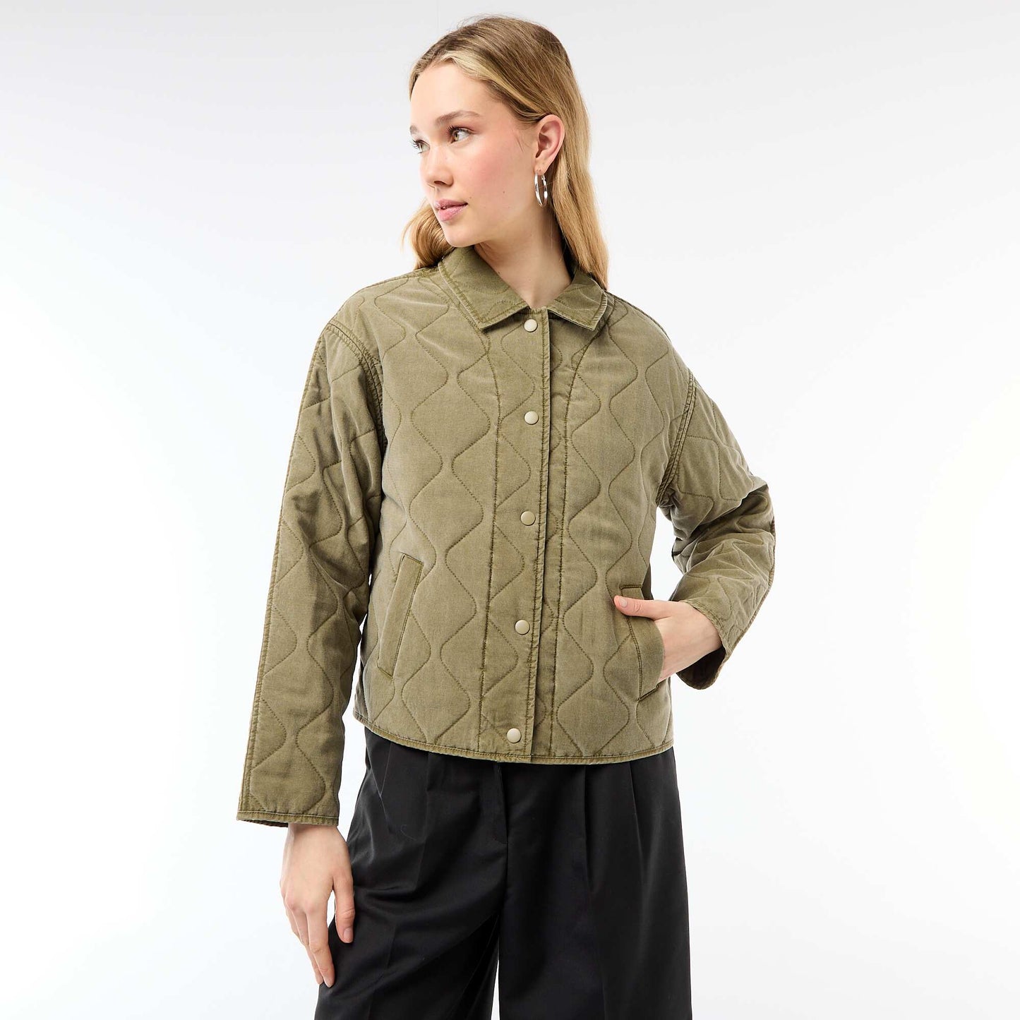 Chaqueta acolchada lisa con cuello camisero KAKI