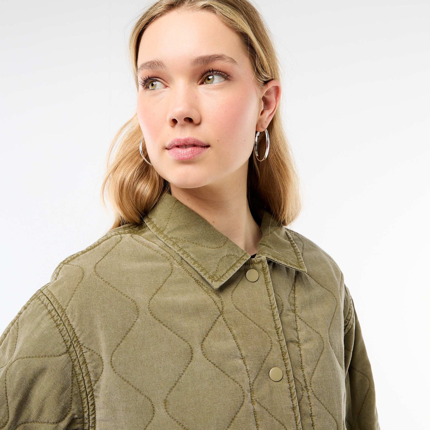 Chaqueta acolchada lisa con cuello camisero KAKI