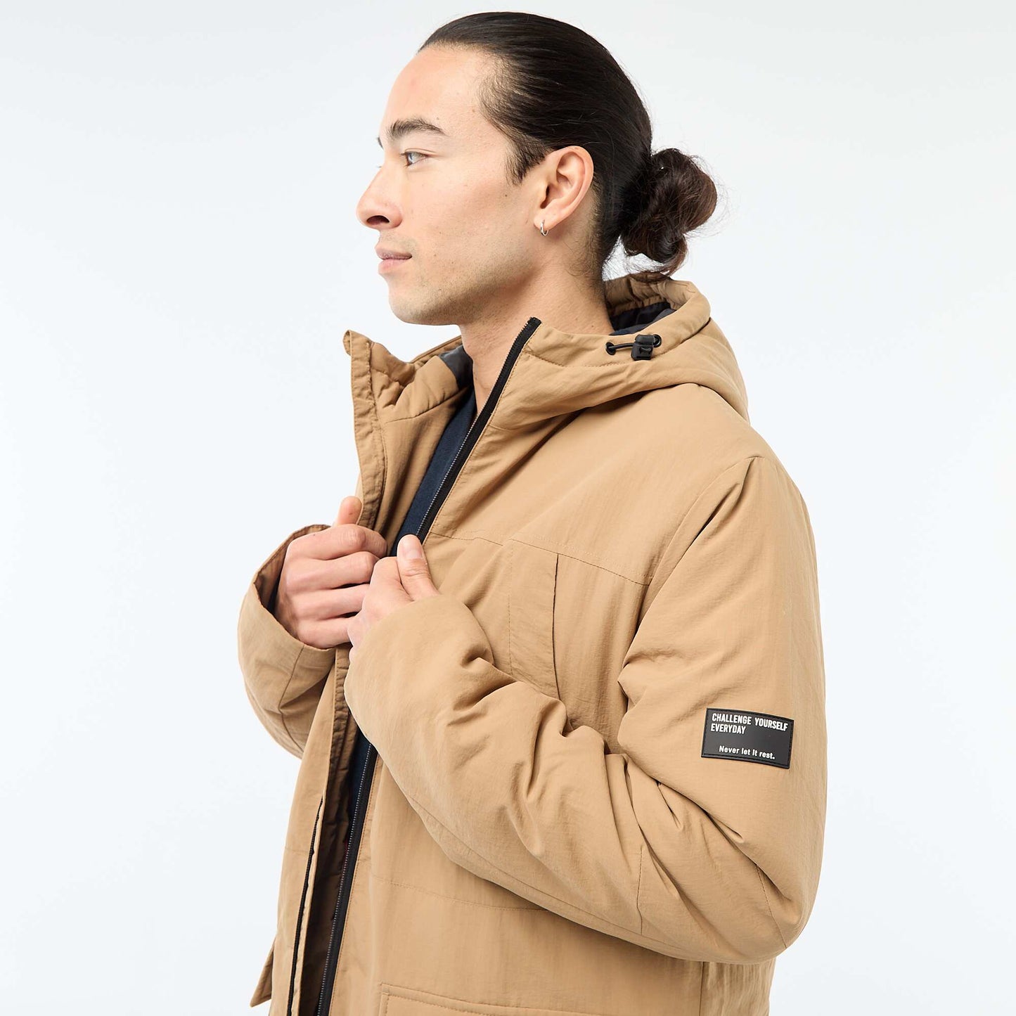 Parka ligera con capucha repelente al agua BEIGE
