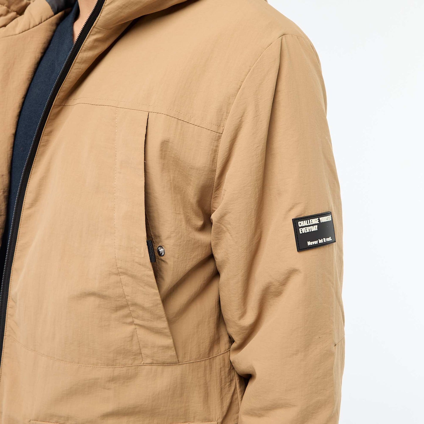 Parka ligera con capucha repelente al agua BEIGE