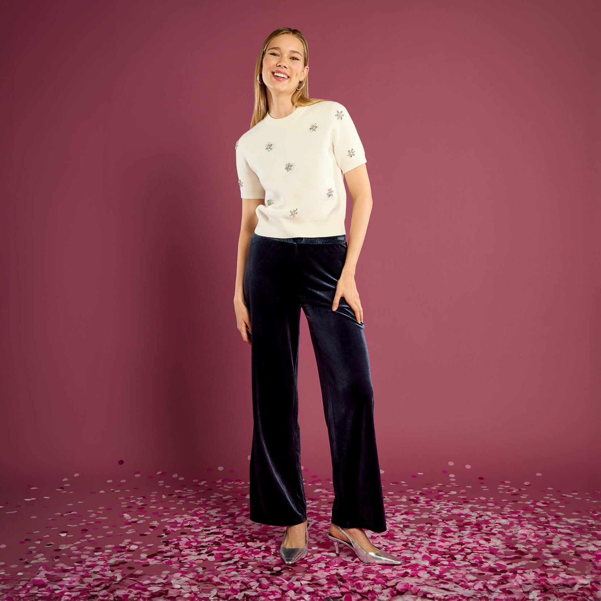 Sweater de manga corta con flores de strass BLANCO