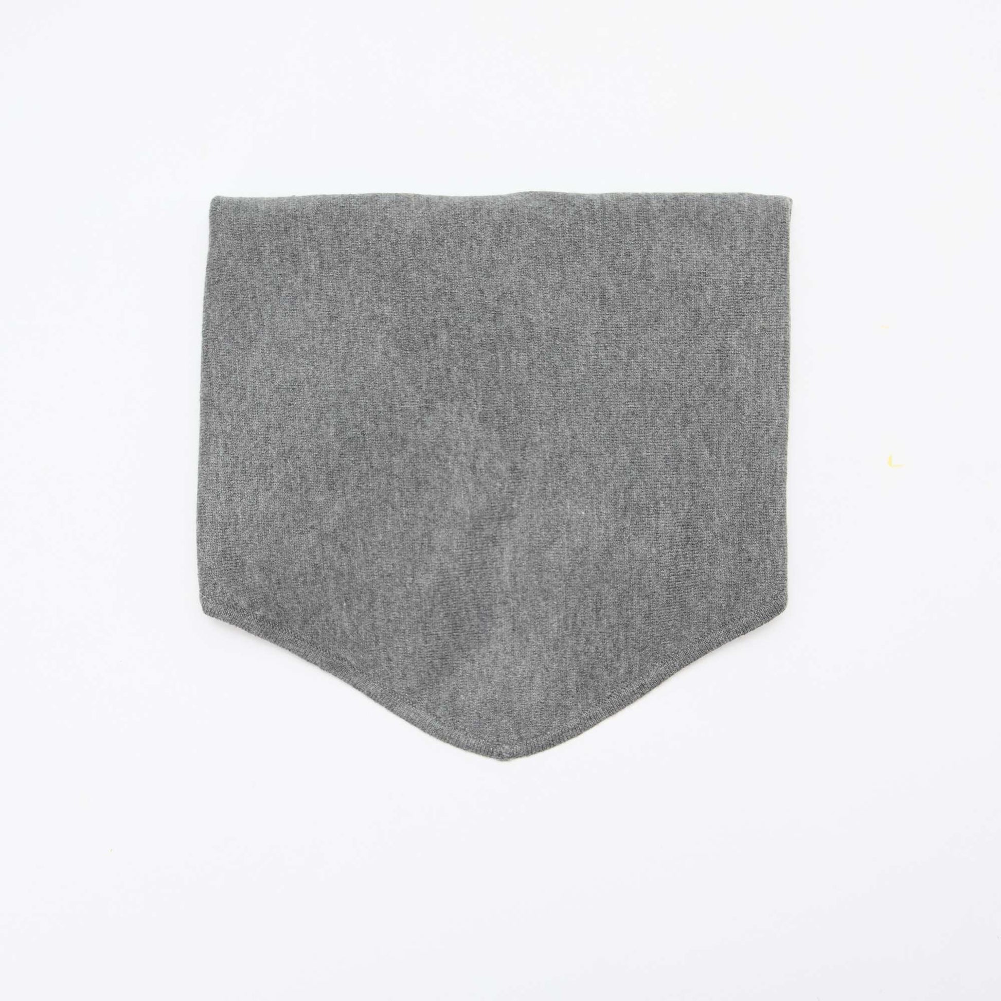 Pañuelo bufanda triangular para anudar GRIS