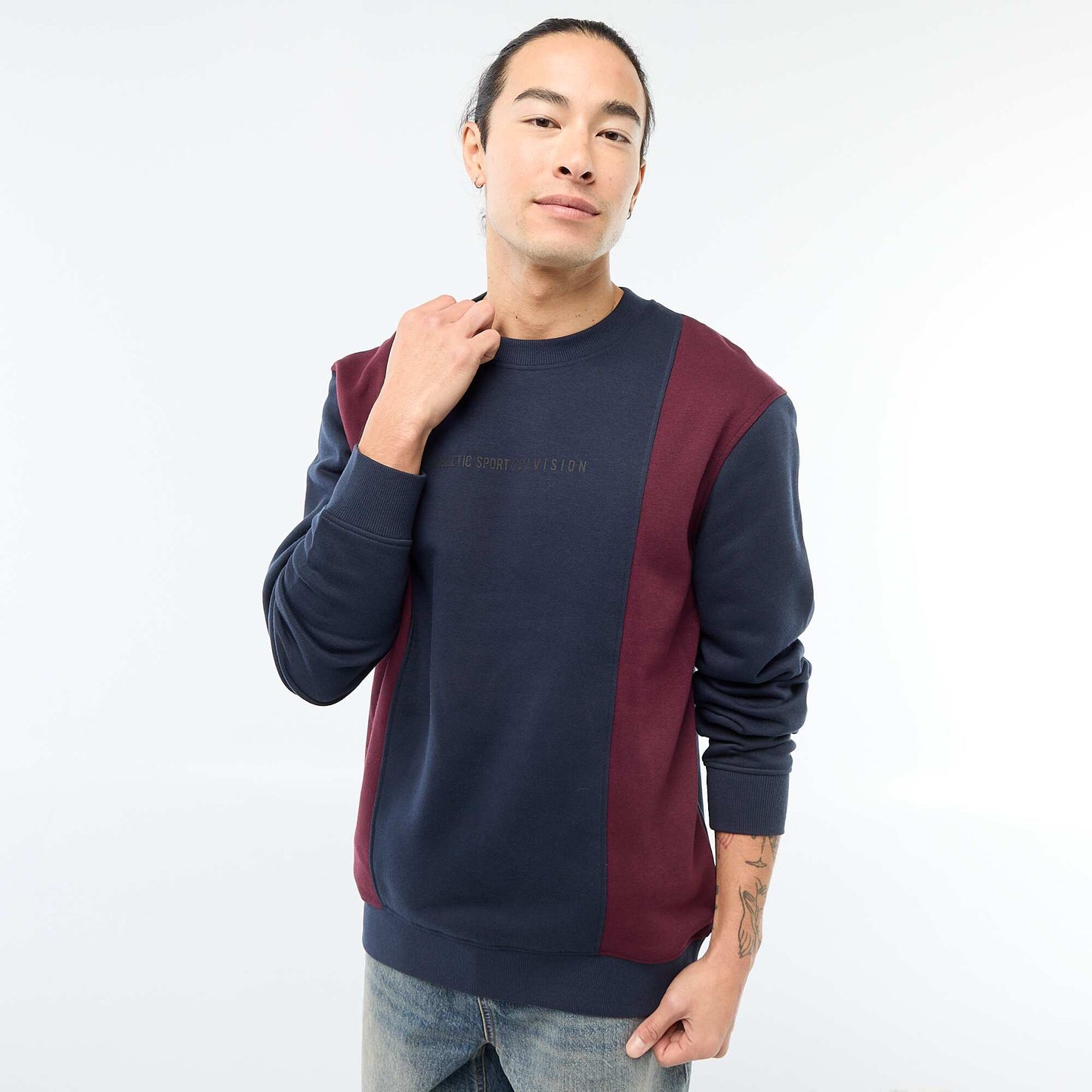 Buzo color block estilo deportivo AZUL