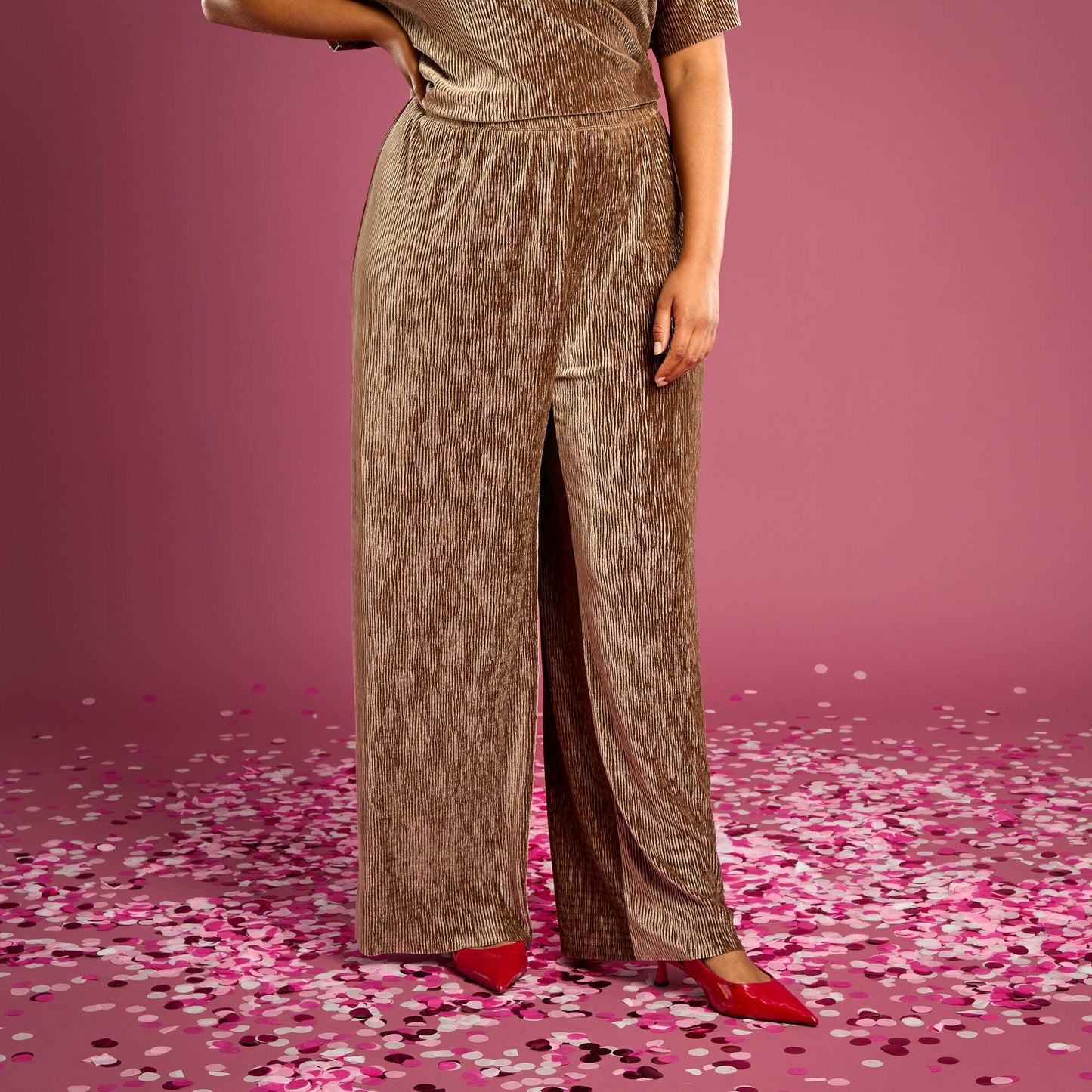 Pantalón ancho de terciopelo MARRON