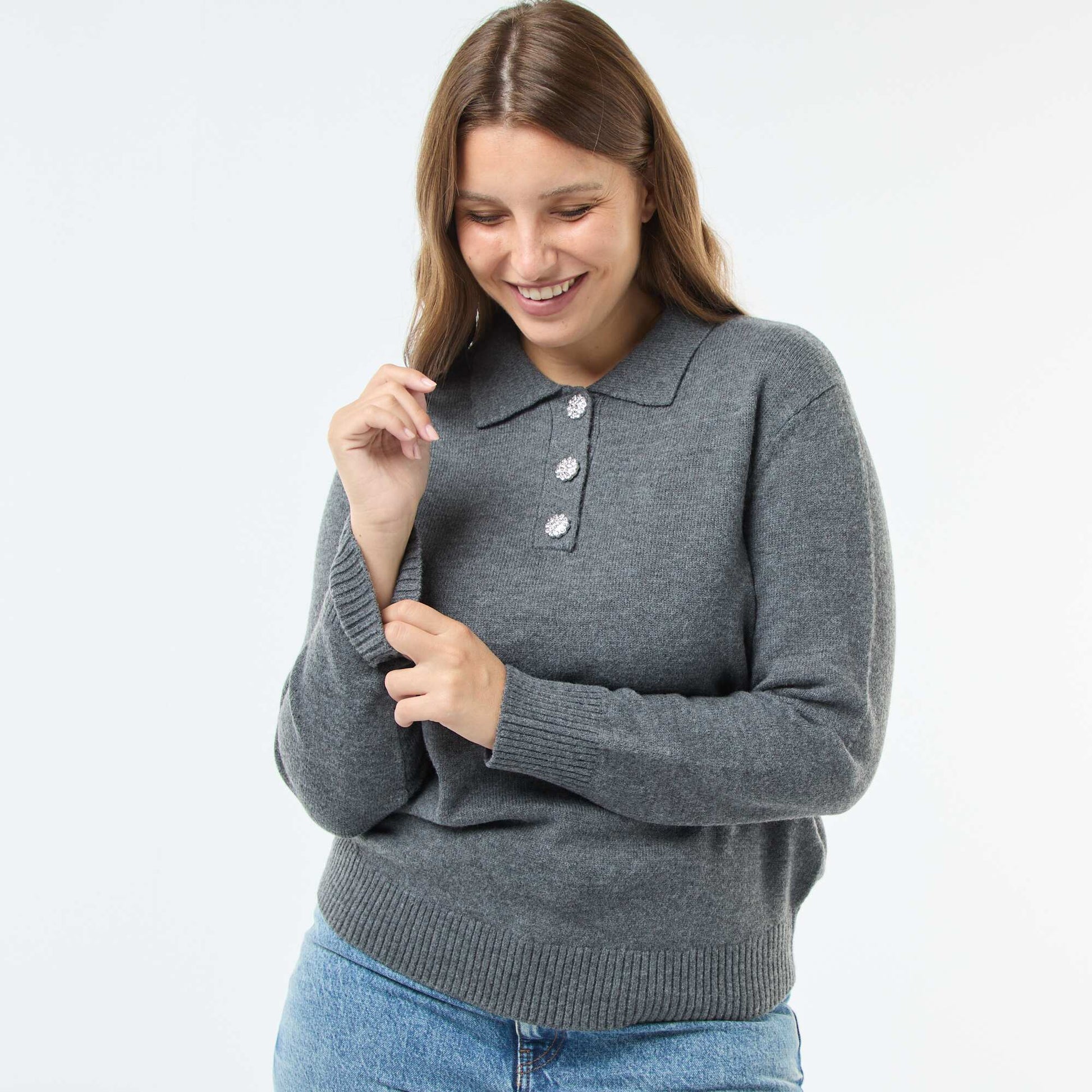 Sweater cuello remera con botones joya GRIS