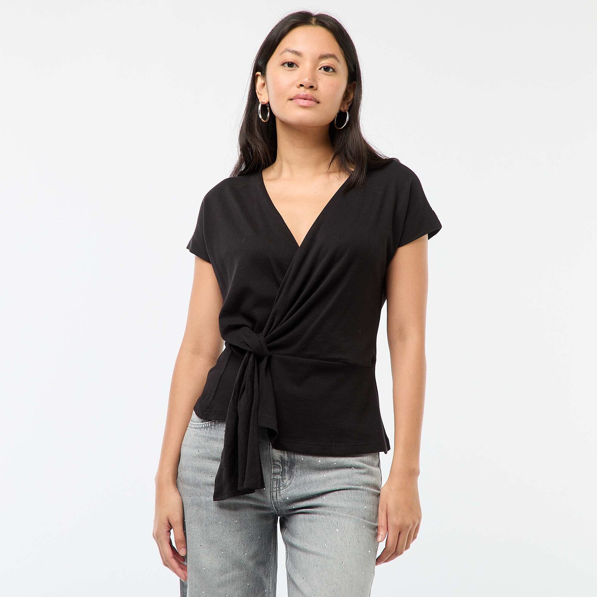 Camiseta con escote amplio cruzado NEGRO