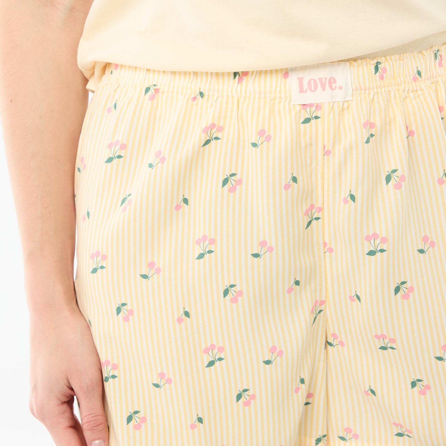 Conjunto de pijama camiseta + pantalón corto ligero con estampado de rayas AMARILLO
