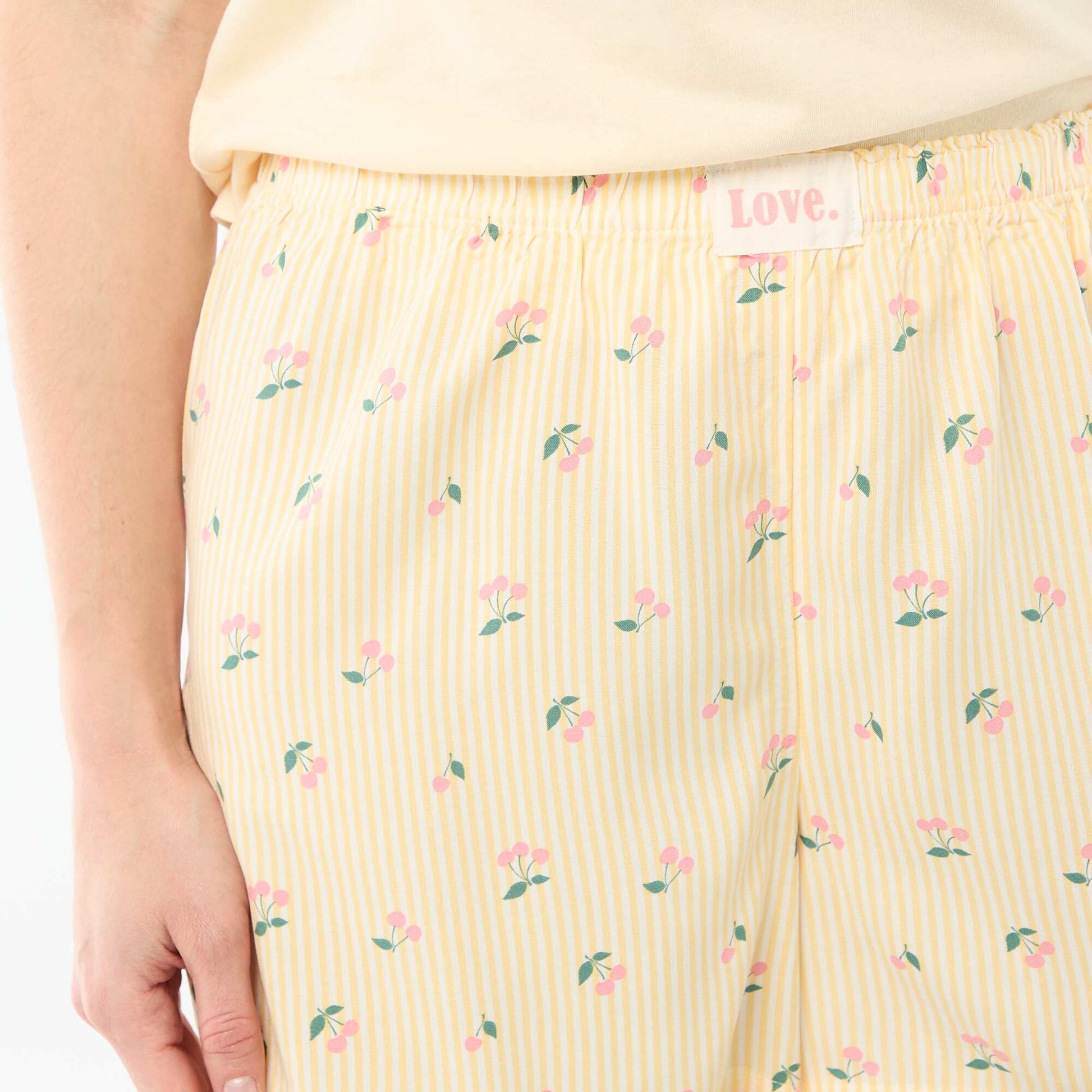 Conjunto de pijama camiseta + pantalón corto ligero con estampado de rayas AMARILLO
